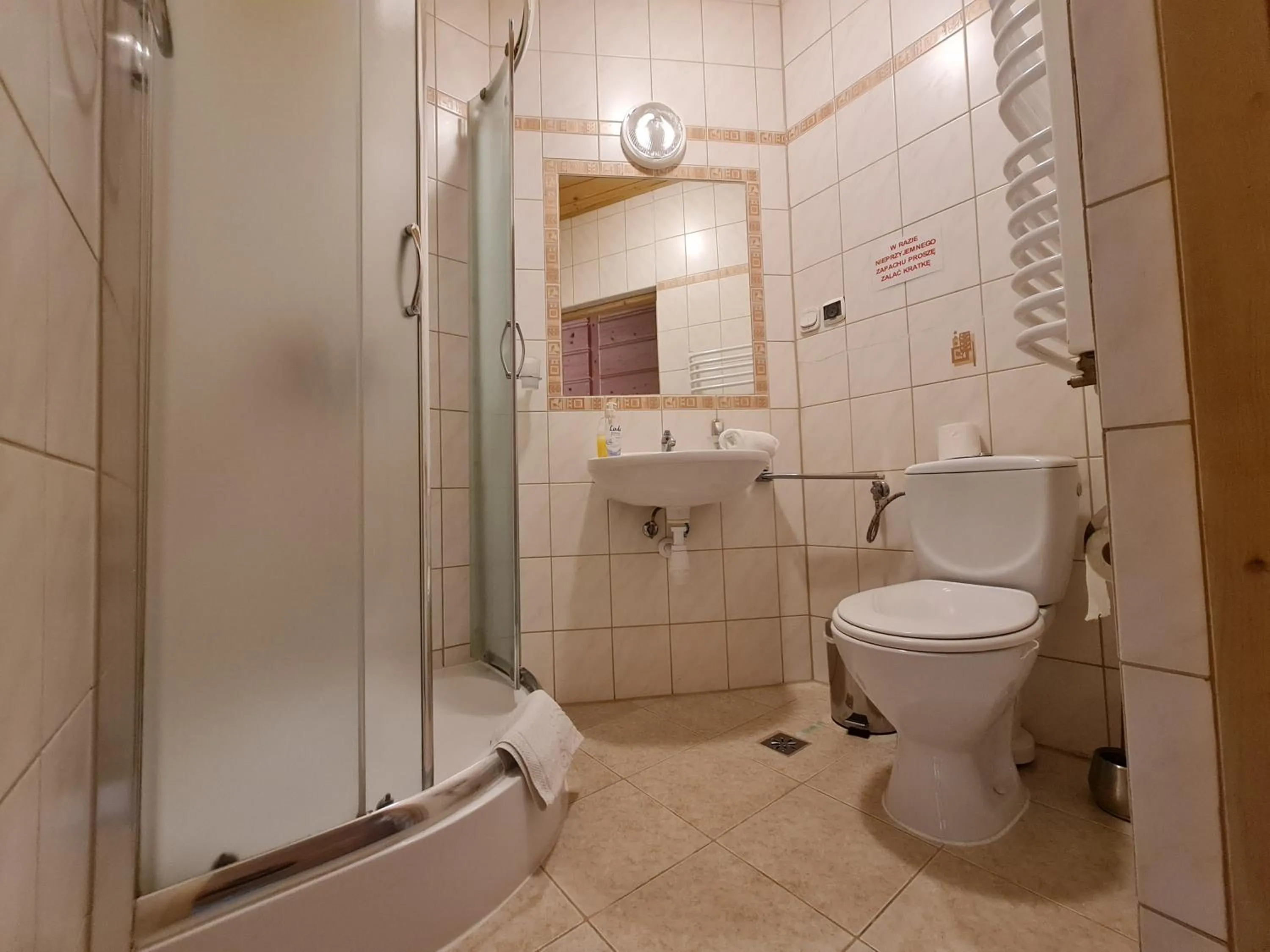 Shower in GliczarowSki u Zbója