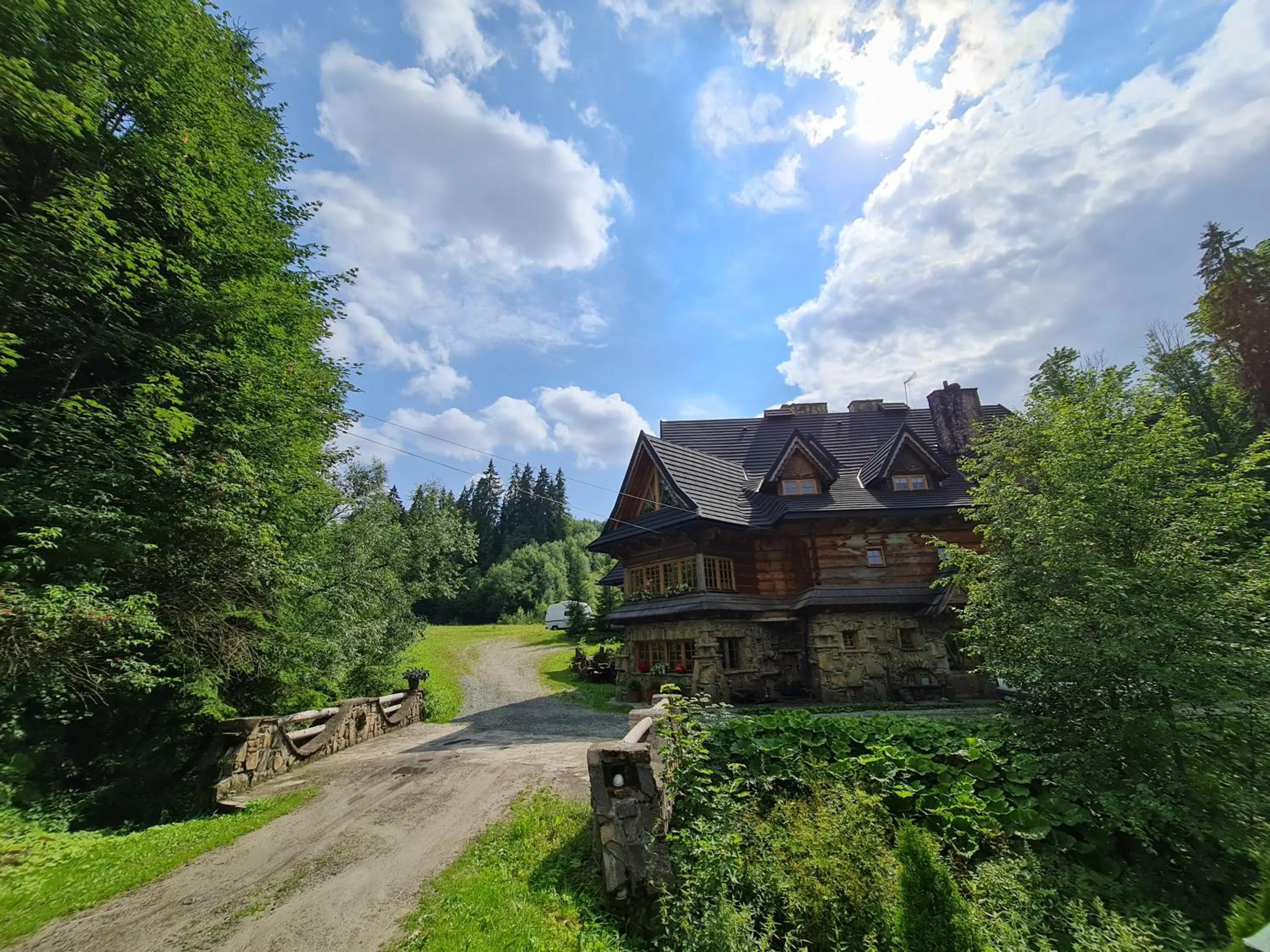 Property building in GliczarowSki u Zbója