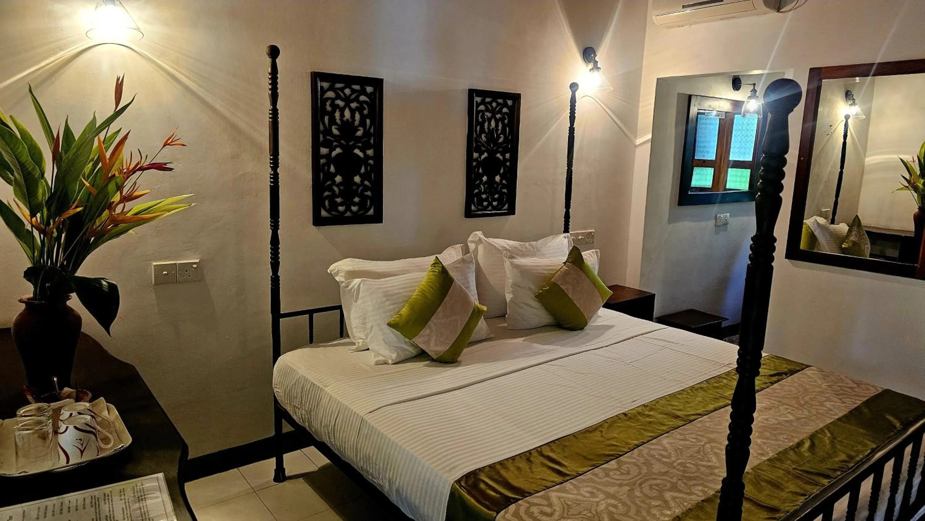 Bed in Nooit Gedacht Heritage Hotel (Original Dutch Governors House)