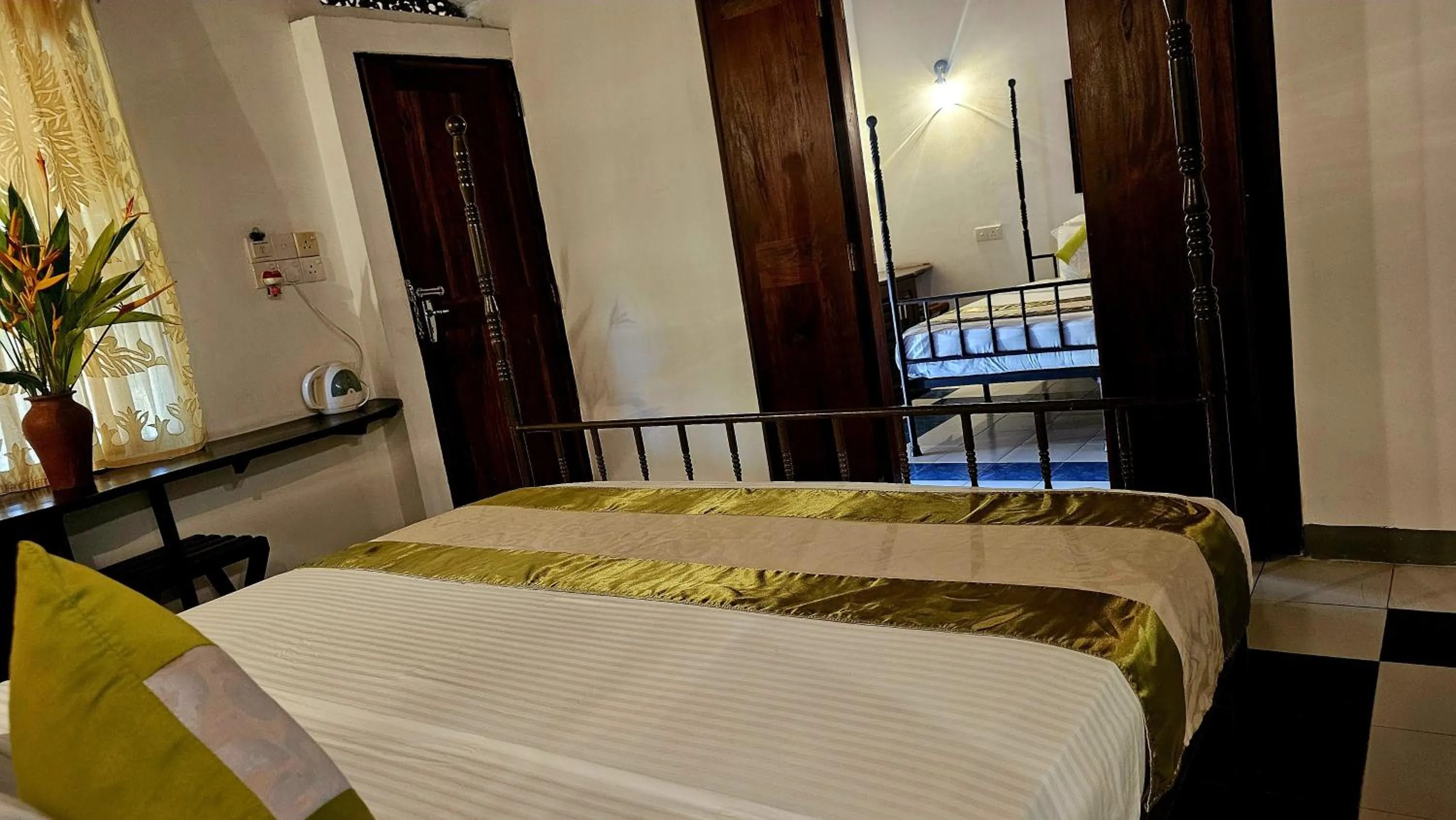 Bed in Nooit Gedacht Heritage Hotel (Original Dutch Governors House)