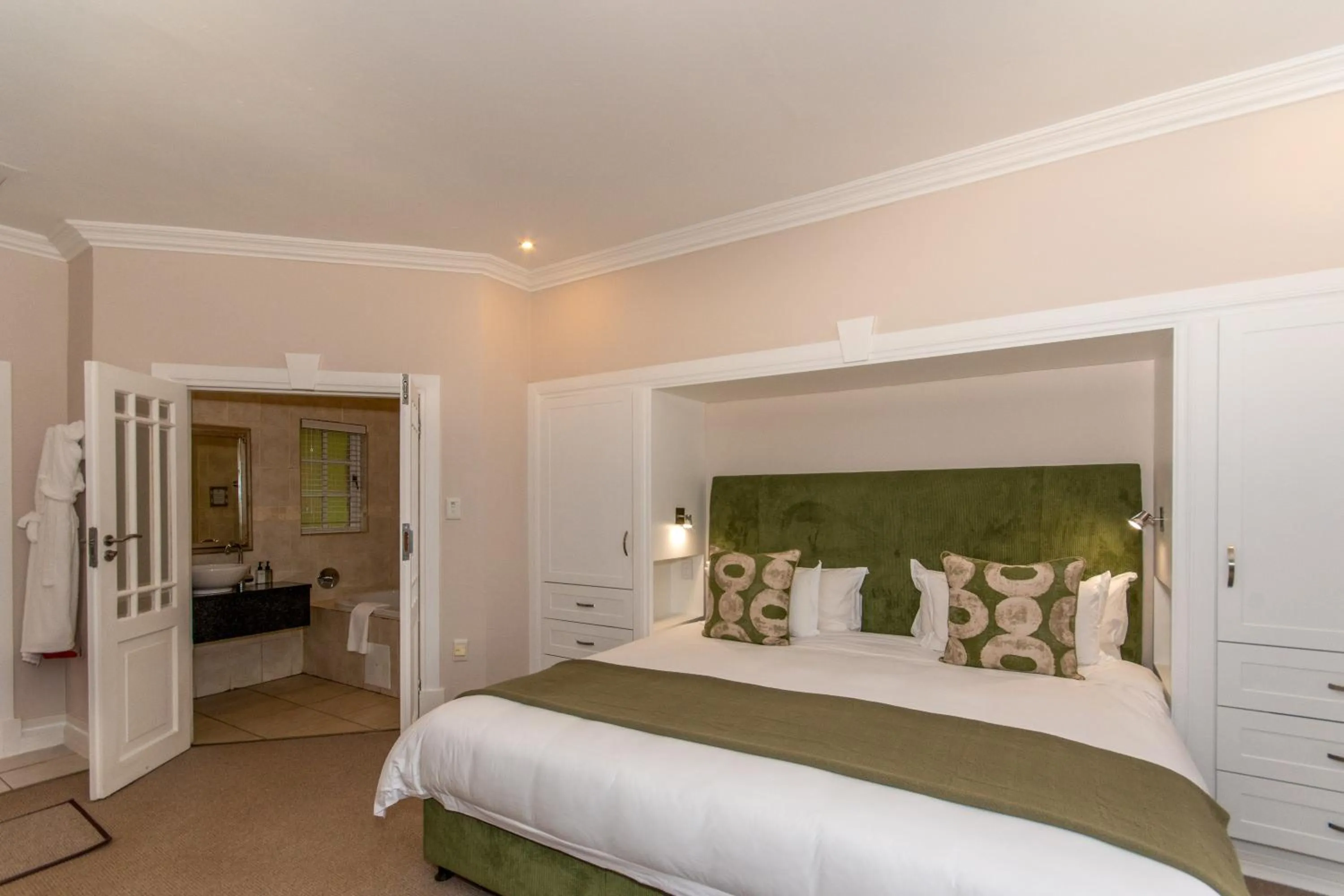 Bed in Walkersons Hotel & Spa