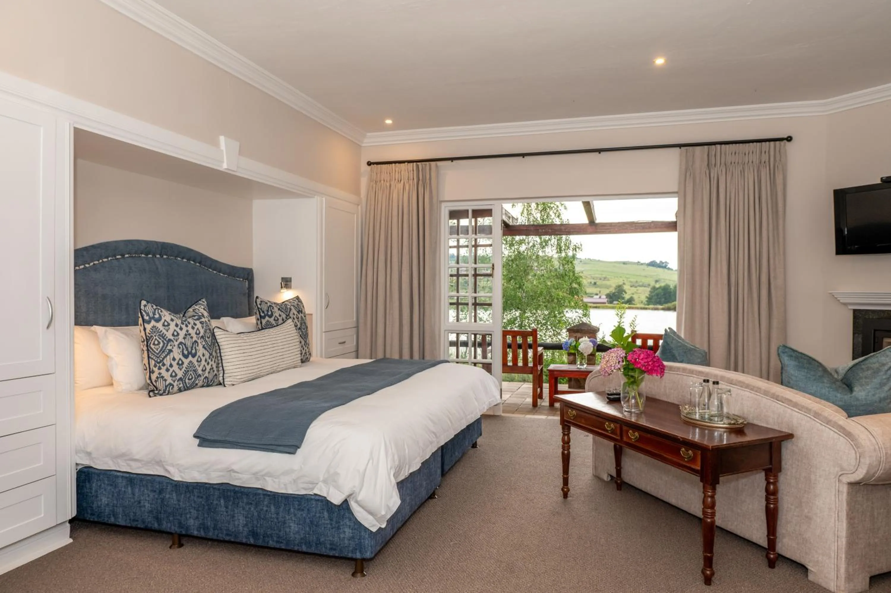 Patio, Bed in Walkersons Hotel & Spa