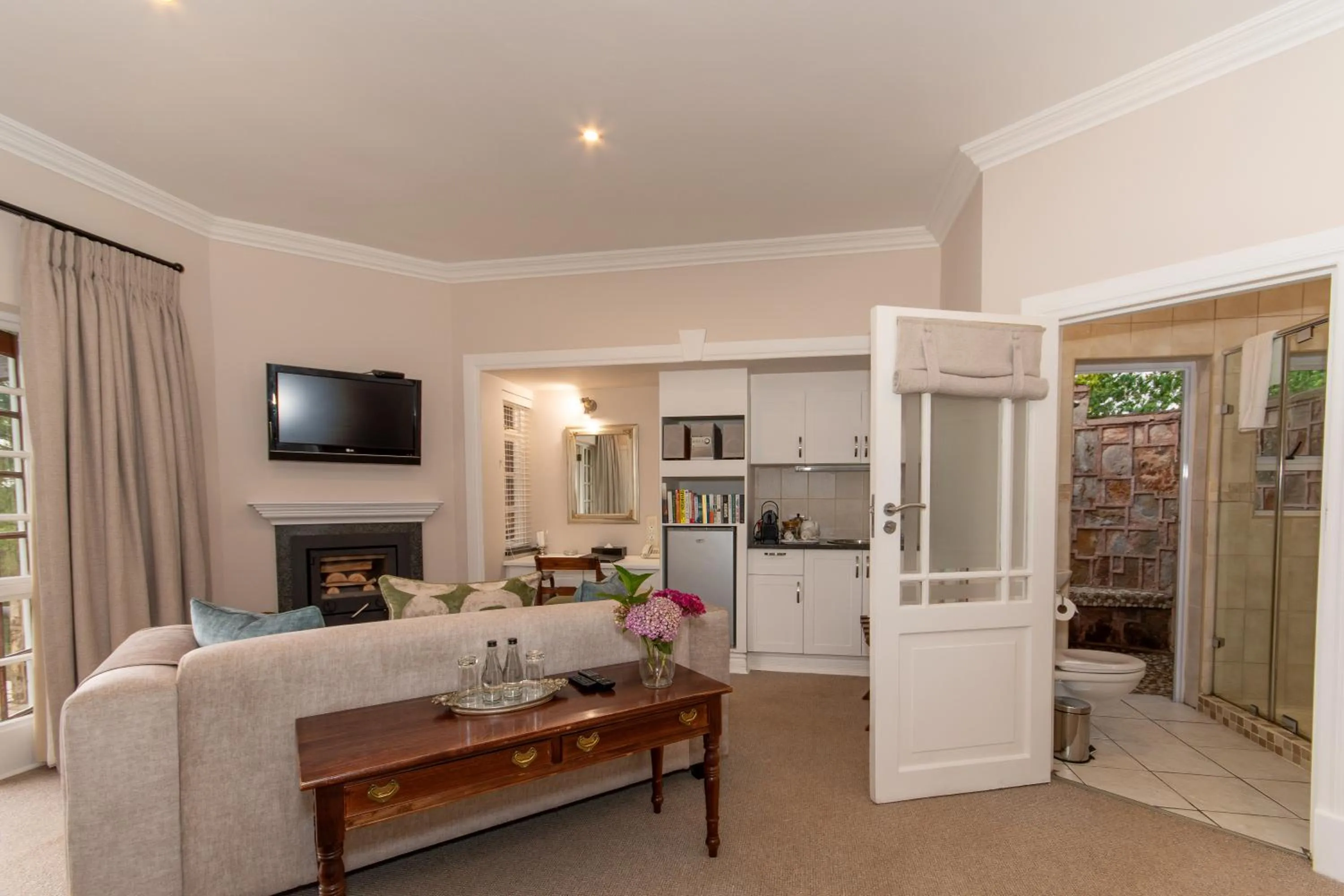 Library in Walkersons Hotel & Spa