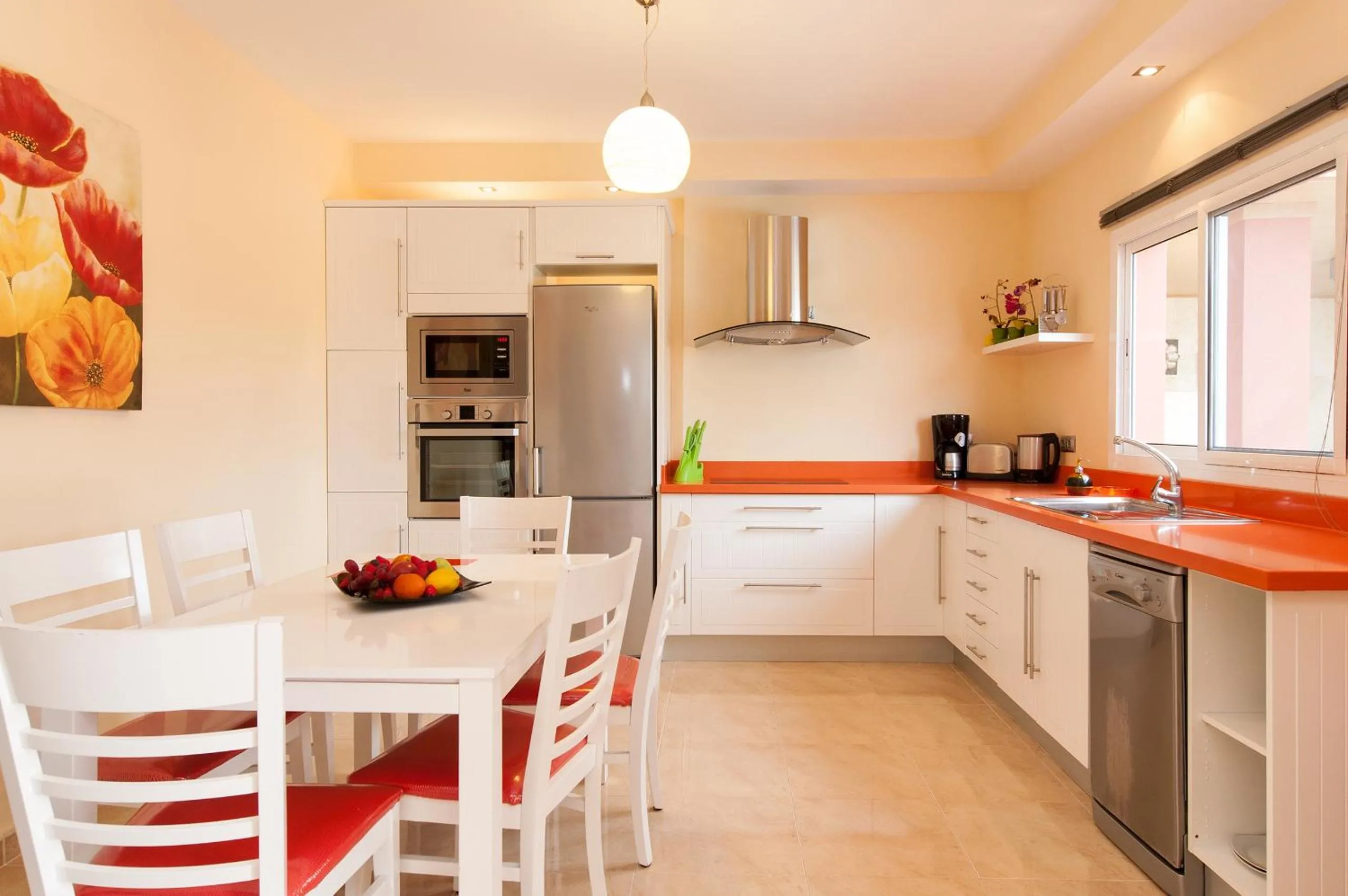 Kitchen or kitchenette in Villa Los Azules with pool and jacuzzi