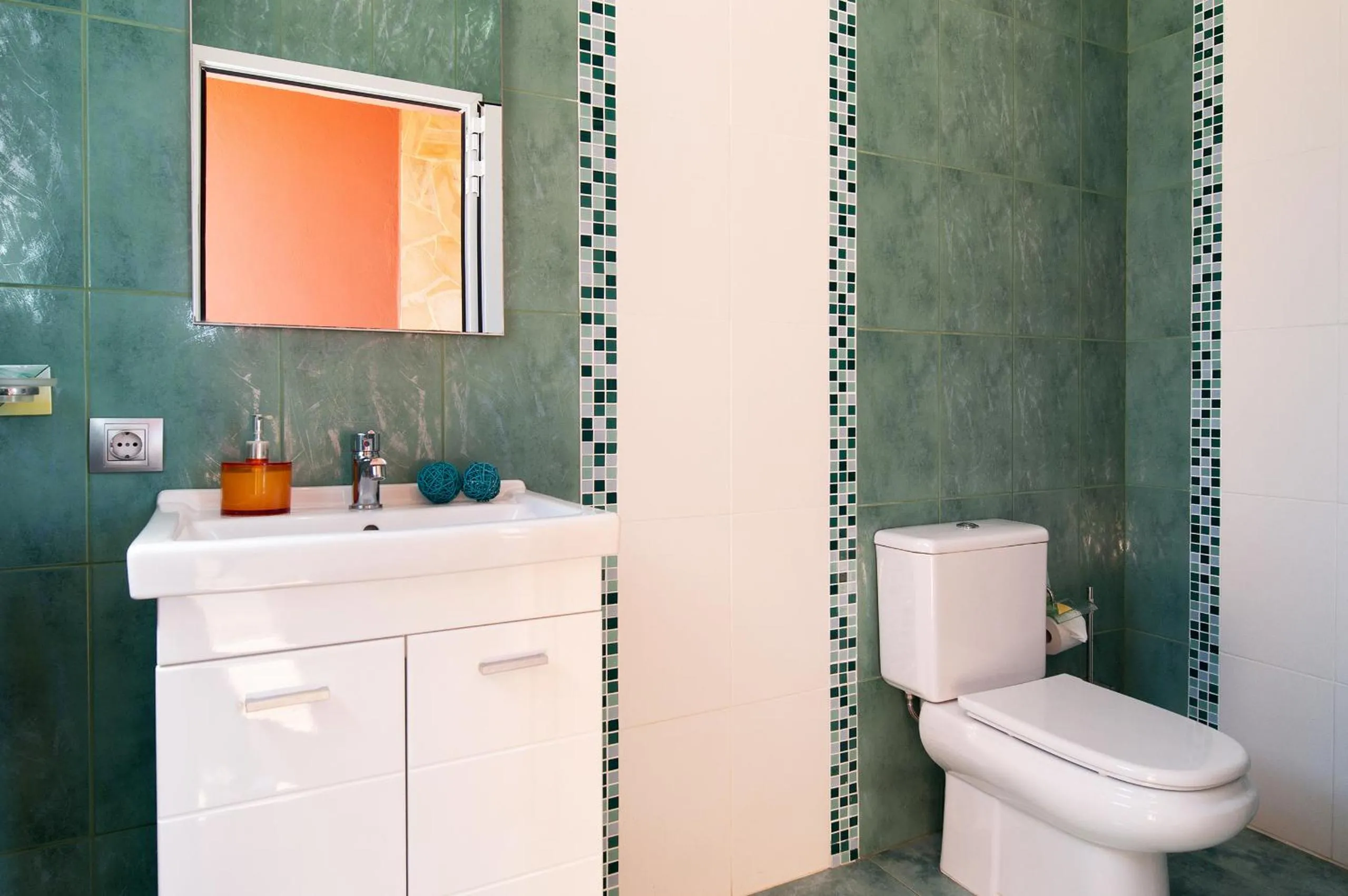 Toilet in Villa Los Azules with pool and jacuzzi