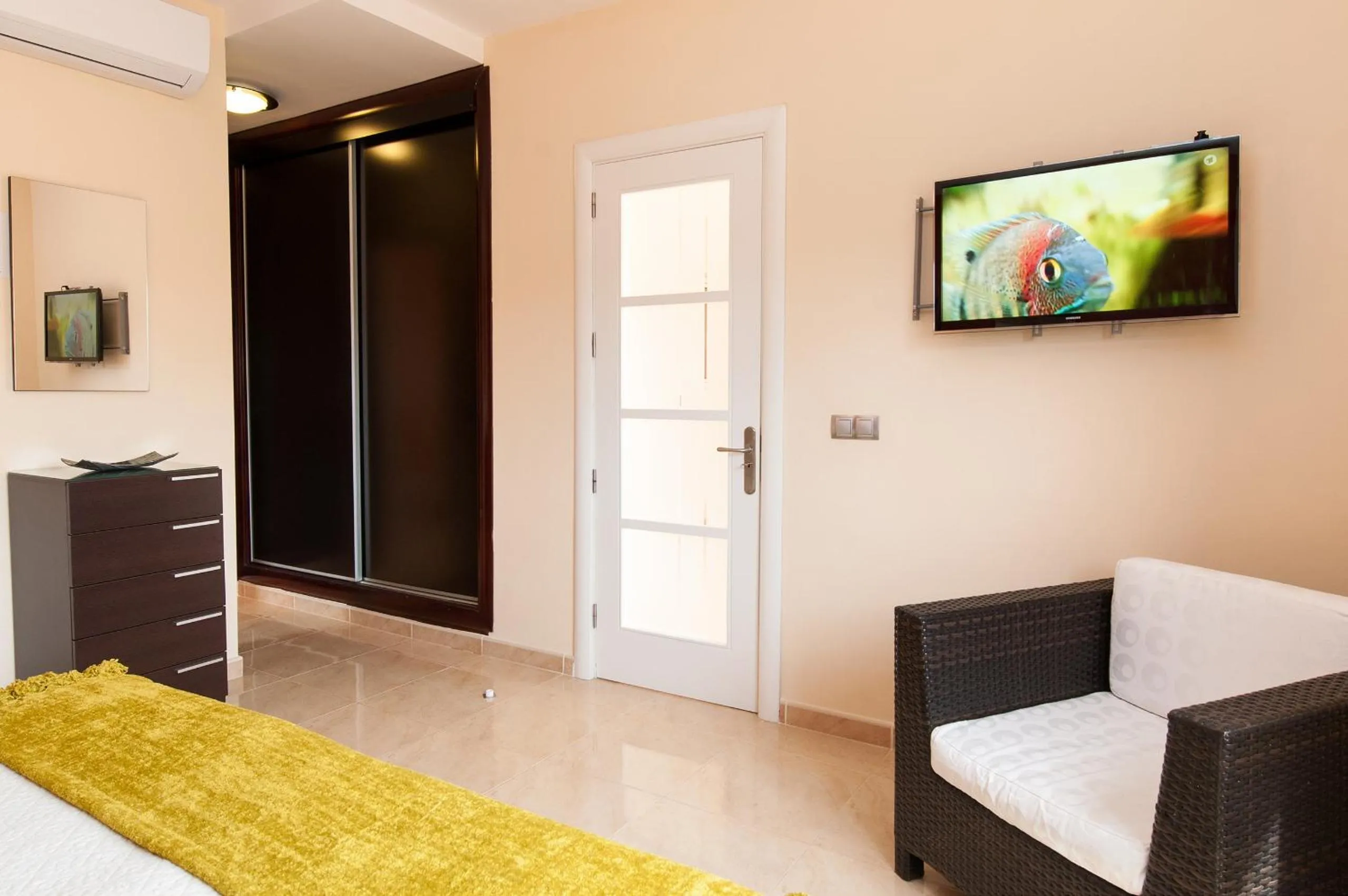 Communal lounge/ TV room, Bed in Villa Los Azules with pool and jacuzzi