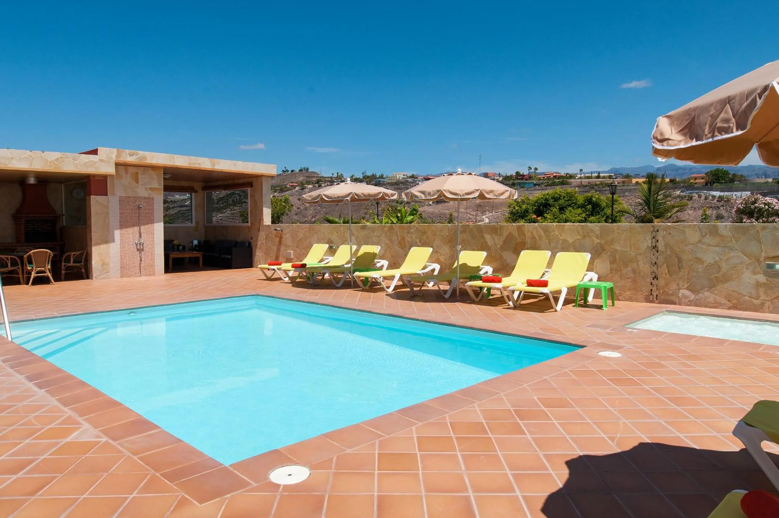 Swimming pool in Villa Los Azules with pool and jacuzzi