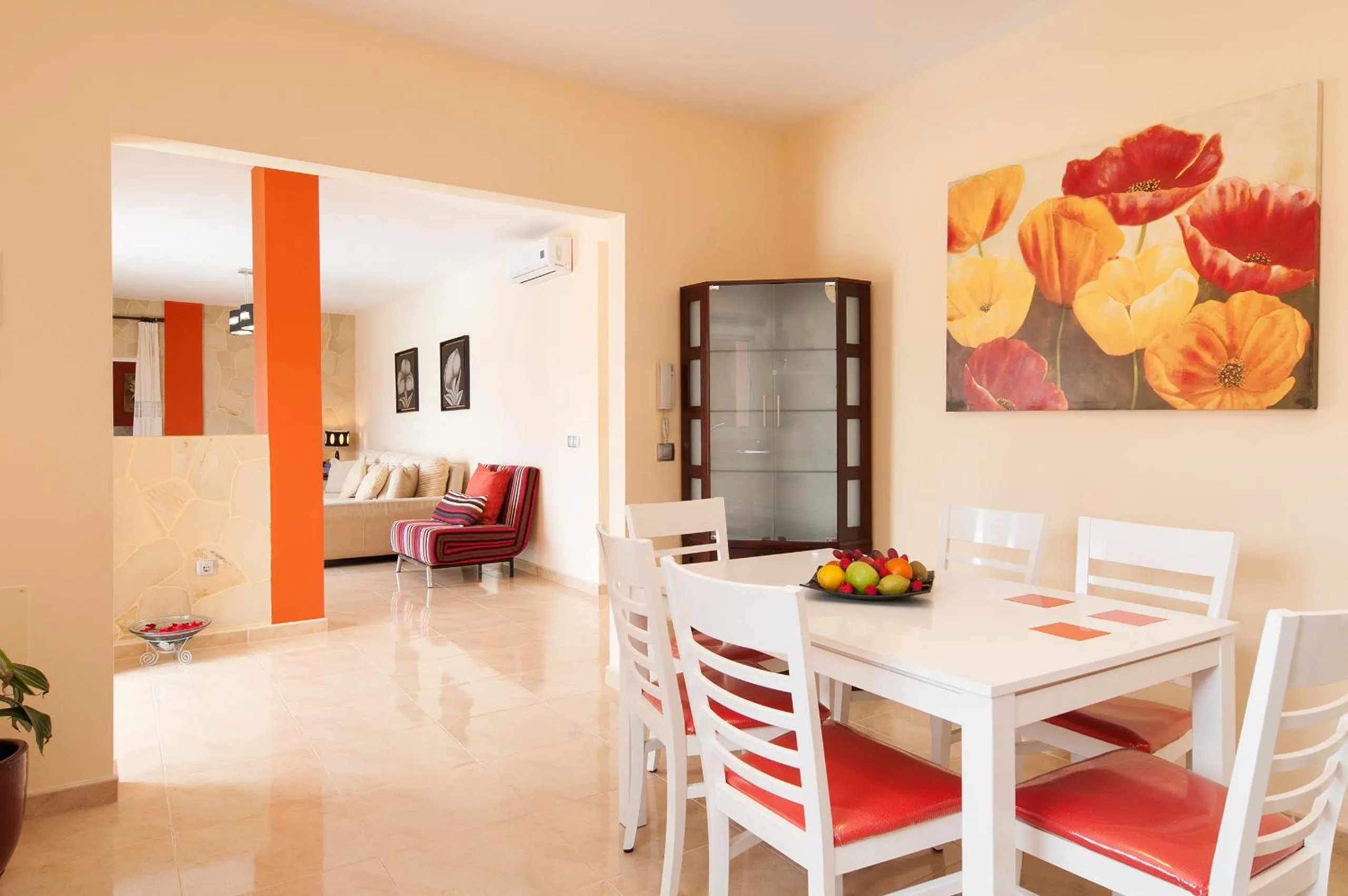 Kitchen or kitchenette in Villa Los Azules with pool and jacuzzi