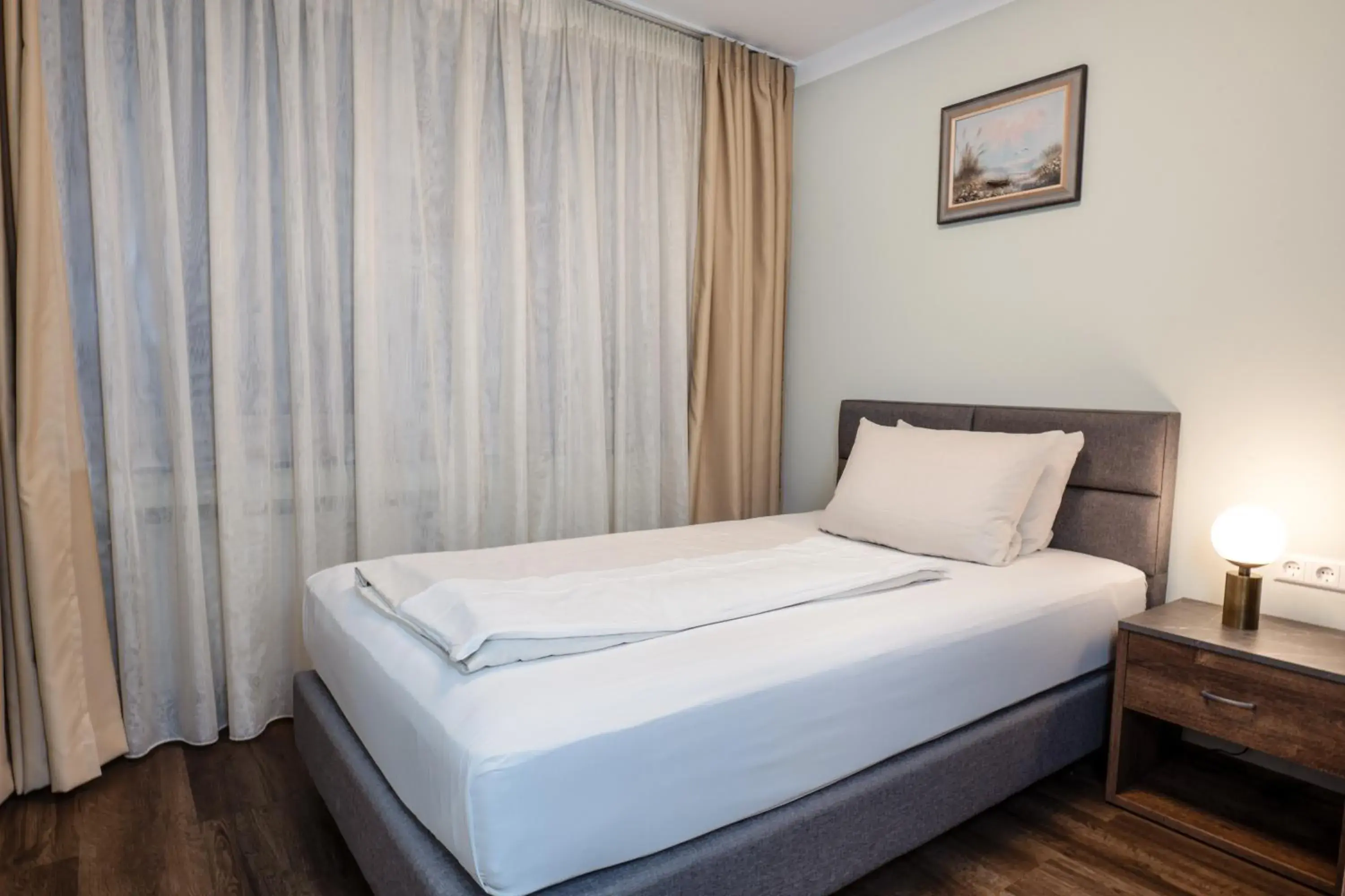 Standard Single Room in Hotel & Restaurant Knote Standard Single Room in Hotel & Restaurant Knote
