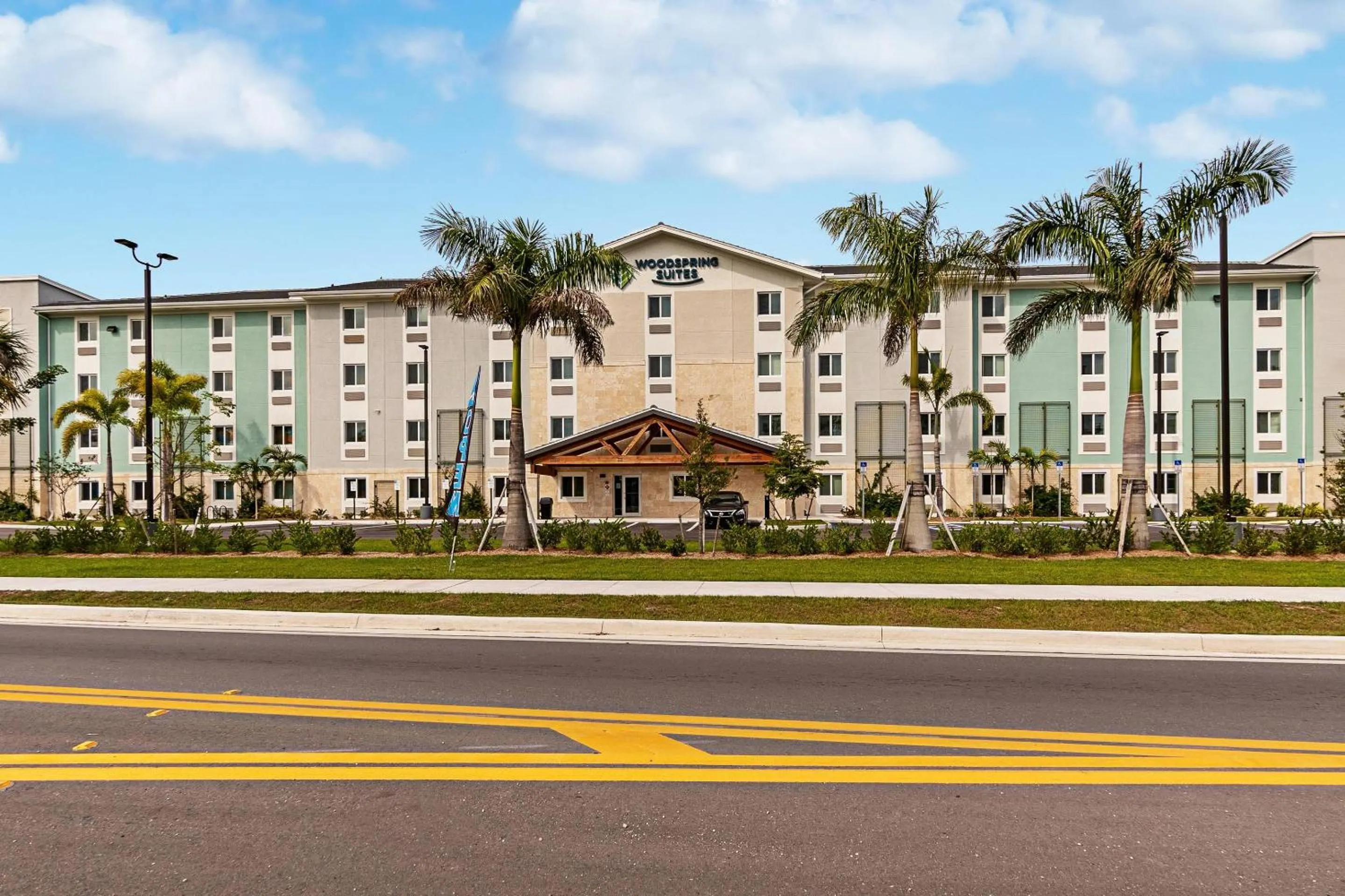 Property building in WoodSpring Suites Naples