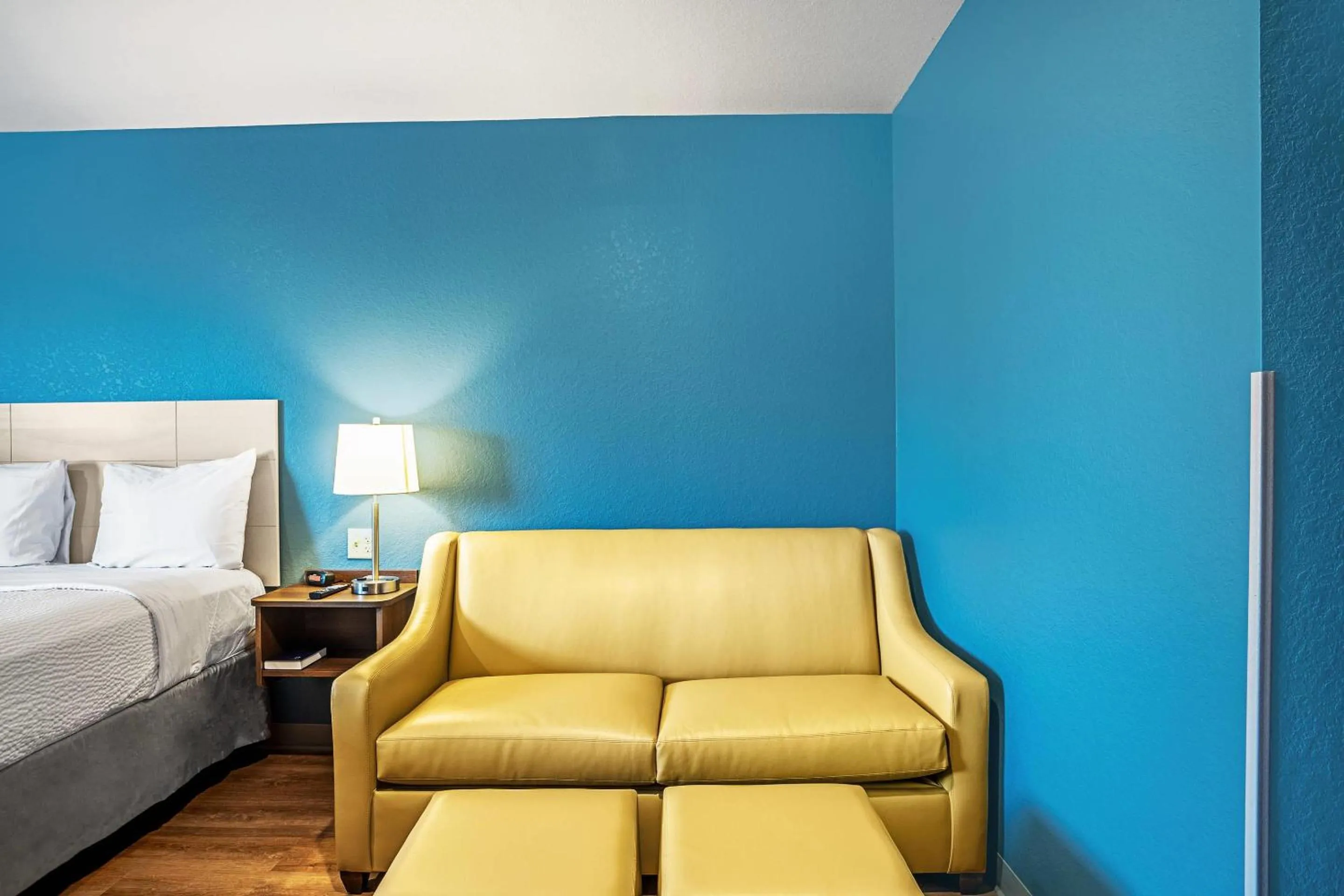 Bedroom, Bed in WoodSpring Suites Naples