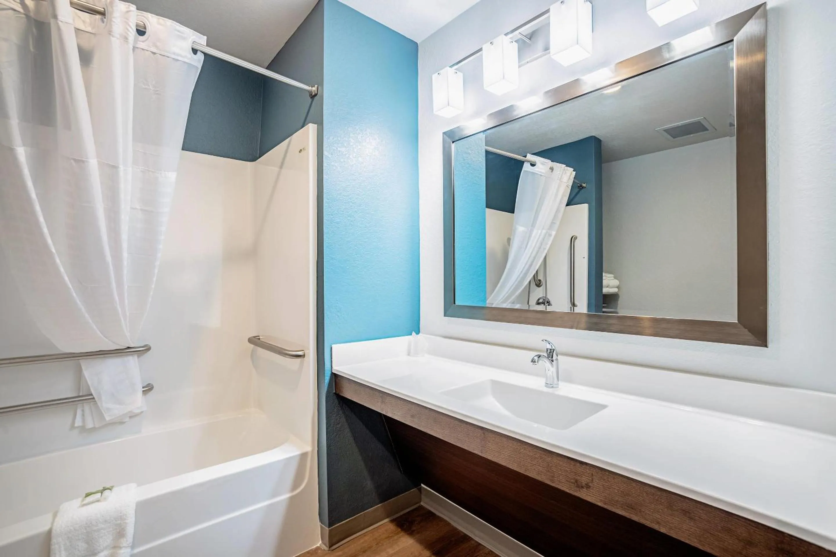 Bedroom in WoodSpring Suites Naples