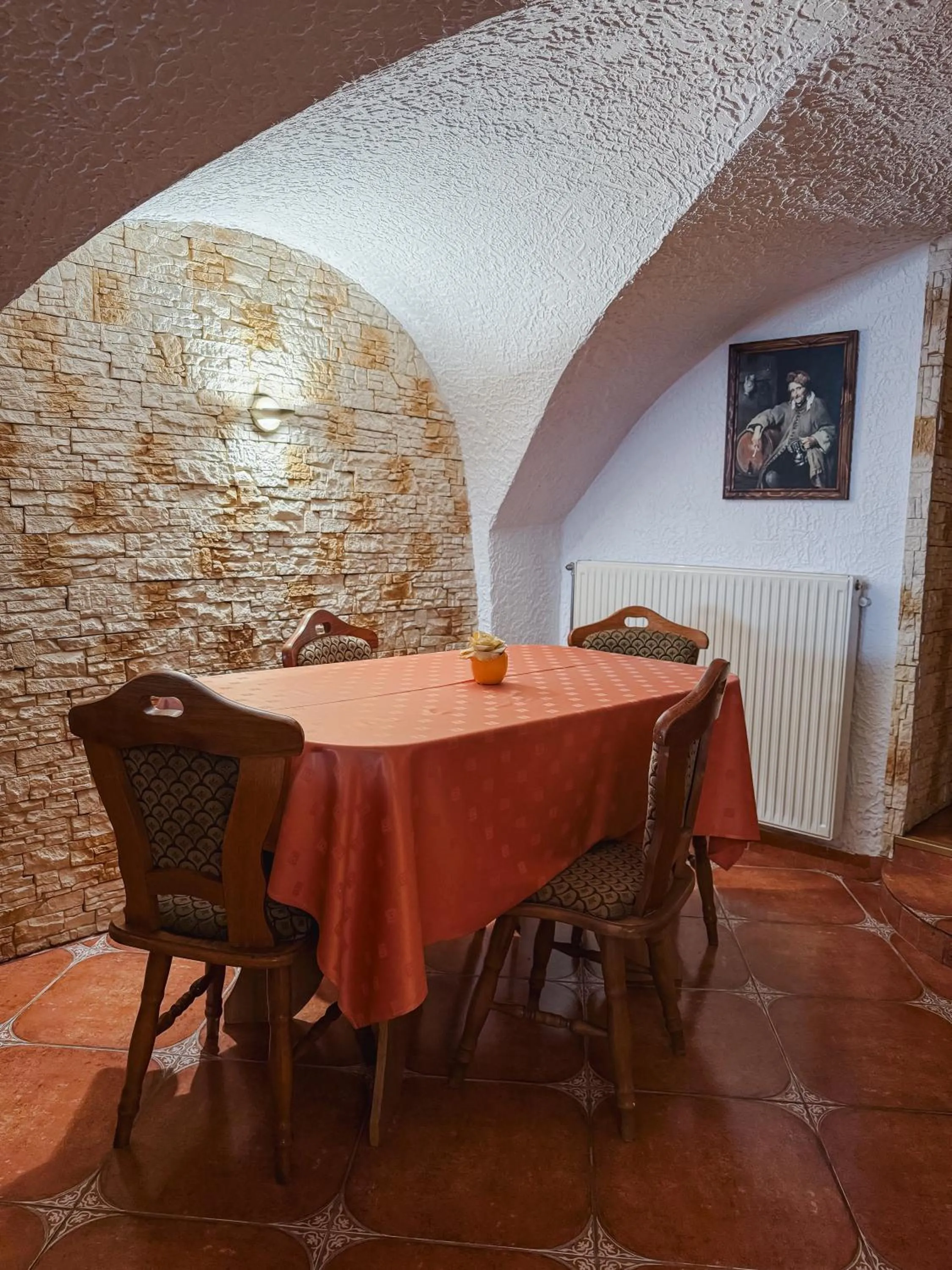 Restaurant/places to eat in Hotel Claudiu