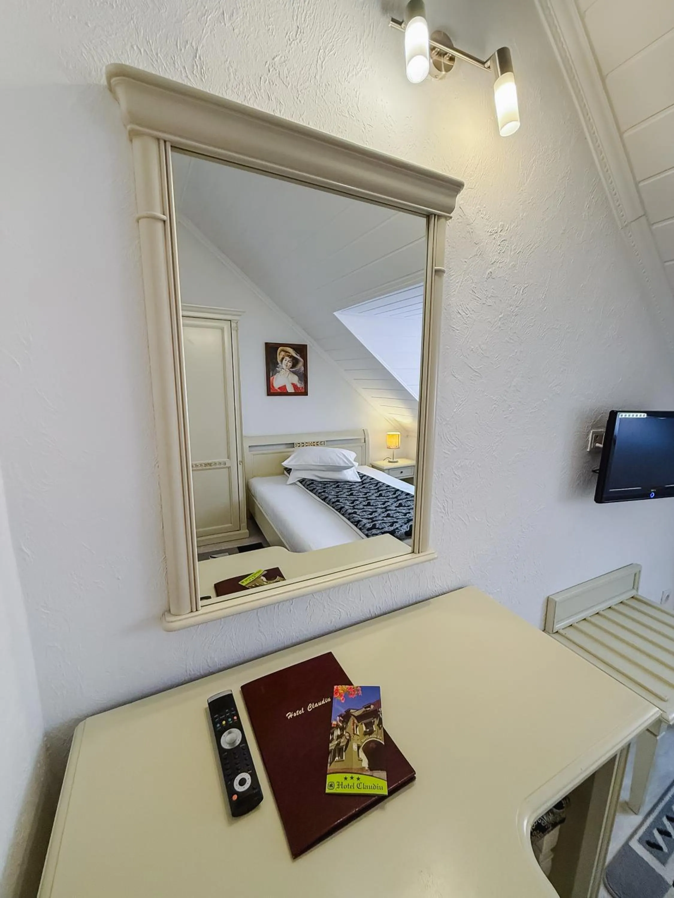 Photo of the whole room in Hotel Claudiu