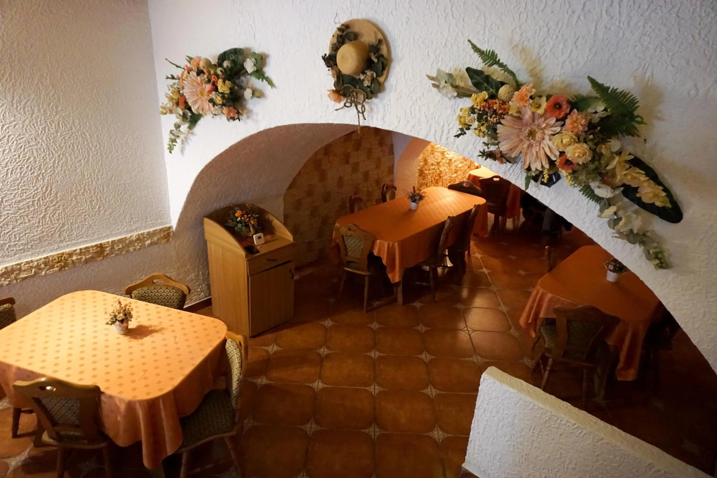 Restaurant/places to eat in Hotel Claudiu