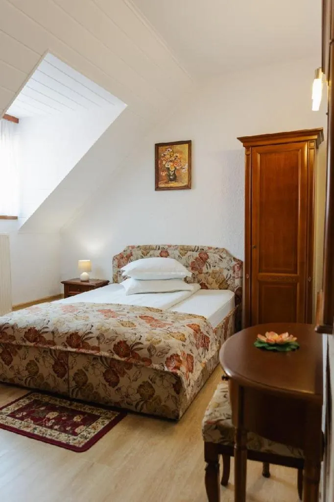 Photo of the whole room, Bed in Hotel Claudiu