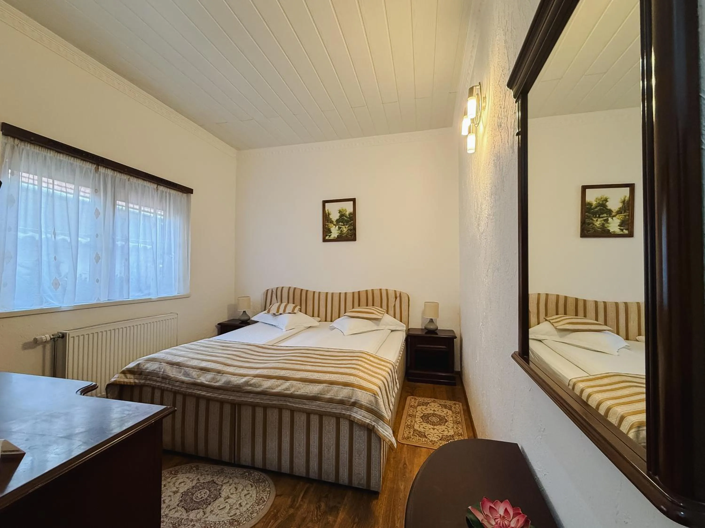 Photo of the whole room, Bed in Hotel Claudiu