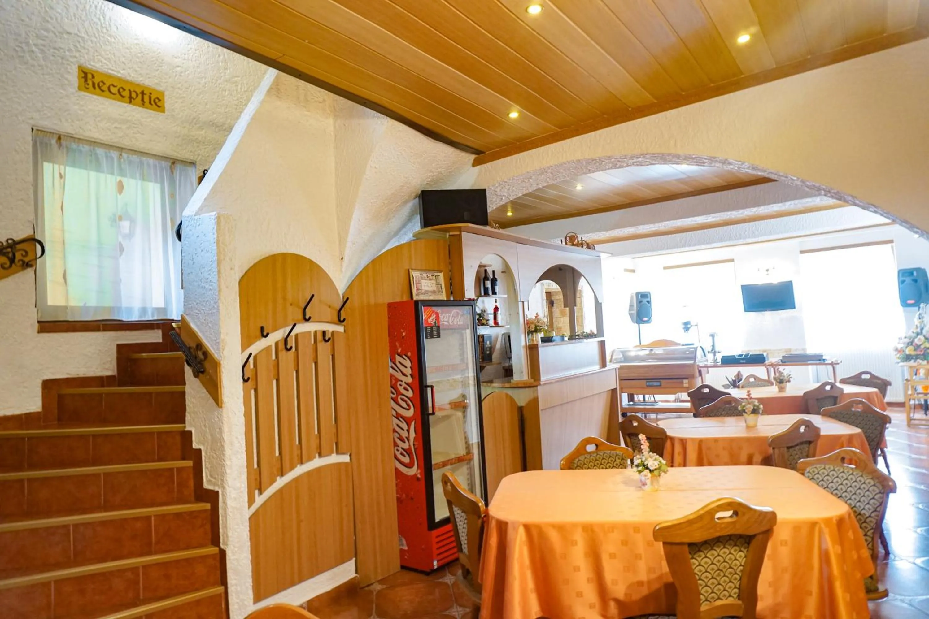 Restaurant/places to eat in Hotel Claudiu