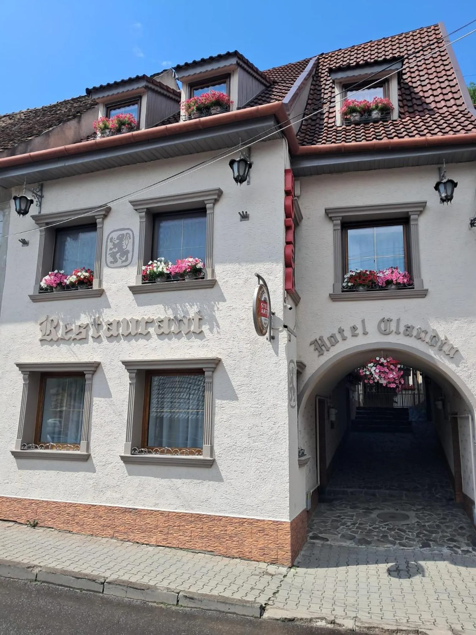Property building in Hotel Claudiu