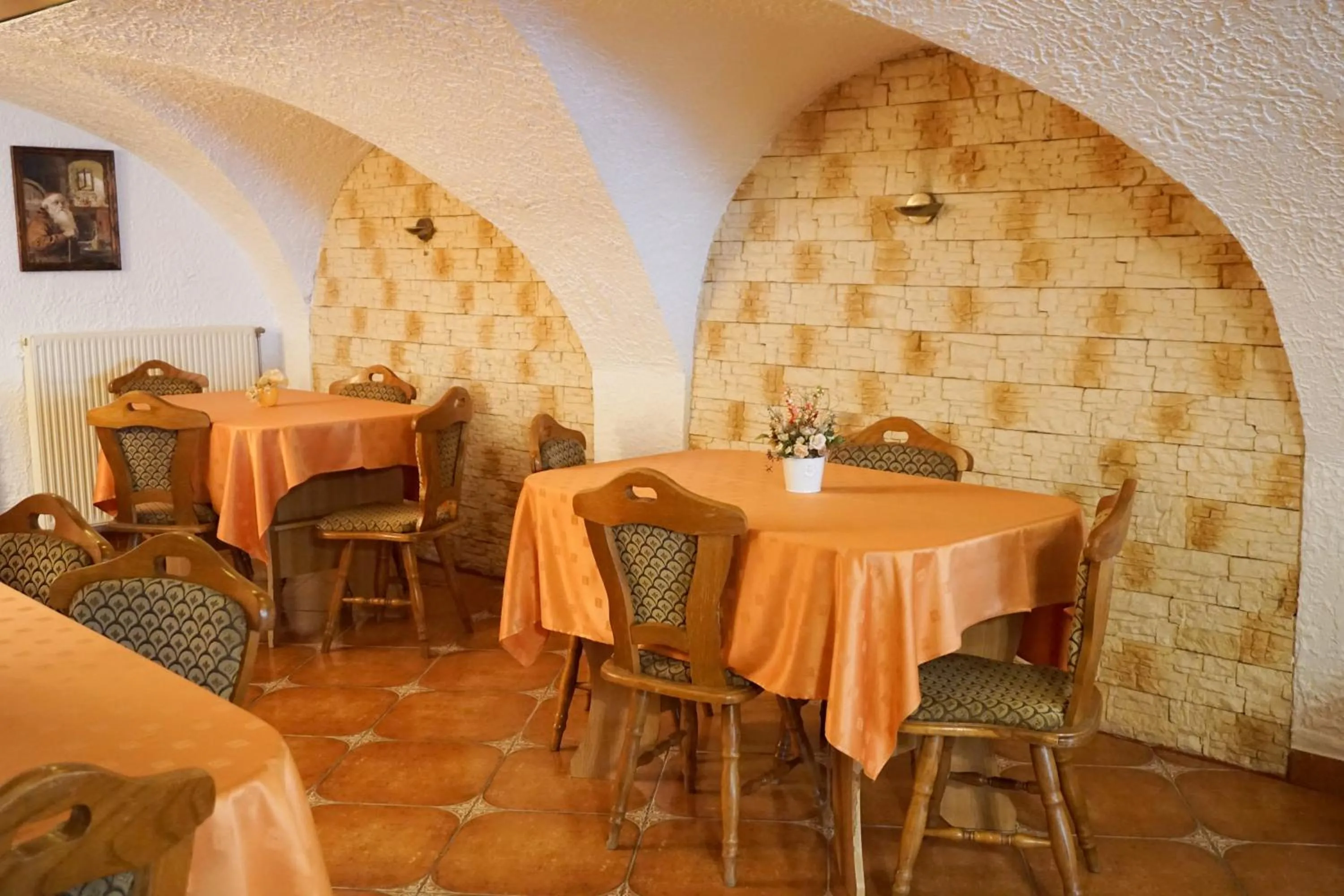 Restaurant/places to eat in Hotel Claudiu