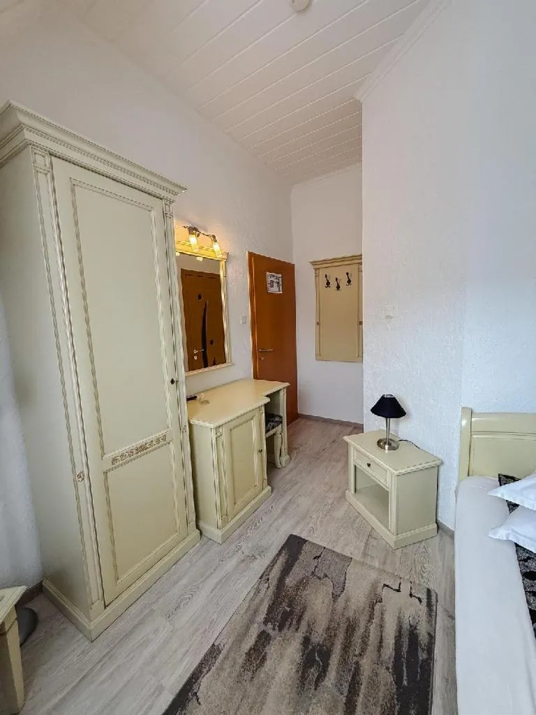 Photo of the whole room in Hotel Claudiu