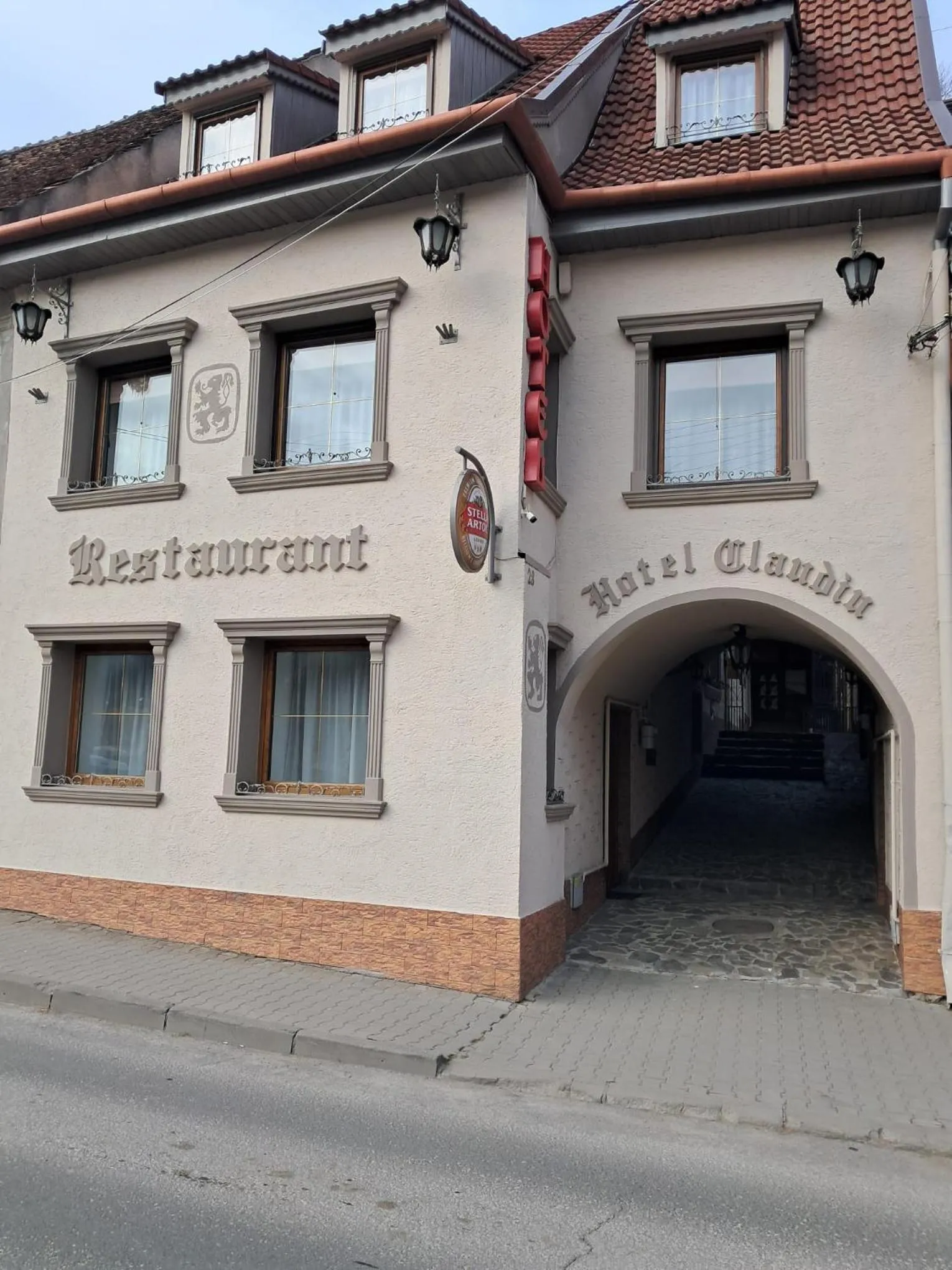 Property building in Hotel Claudiu