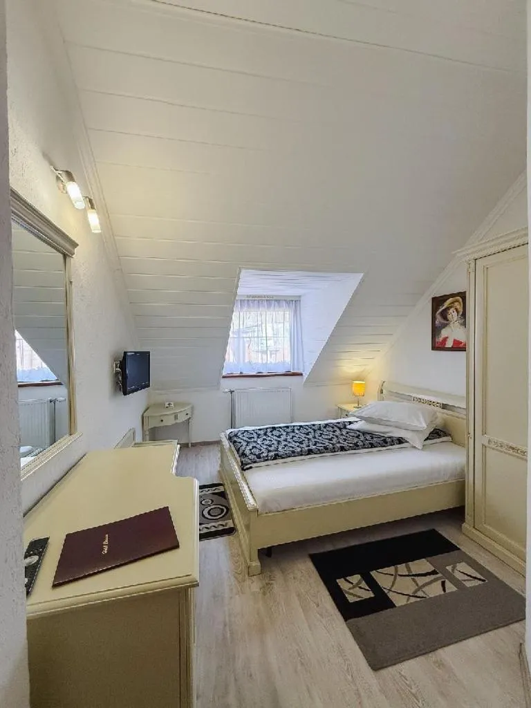 Photo of the whole room, Bed in Hotel Claudiu