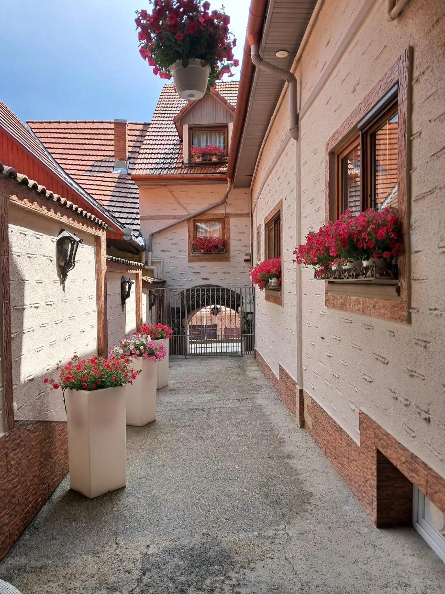 Inner courtyard view in Hotel Claudiu