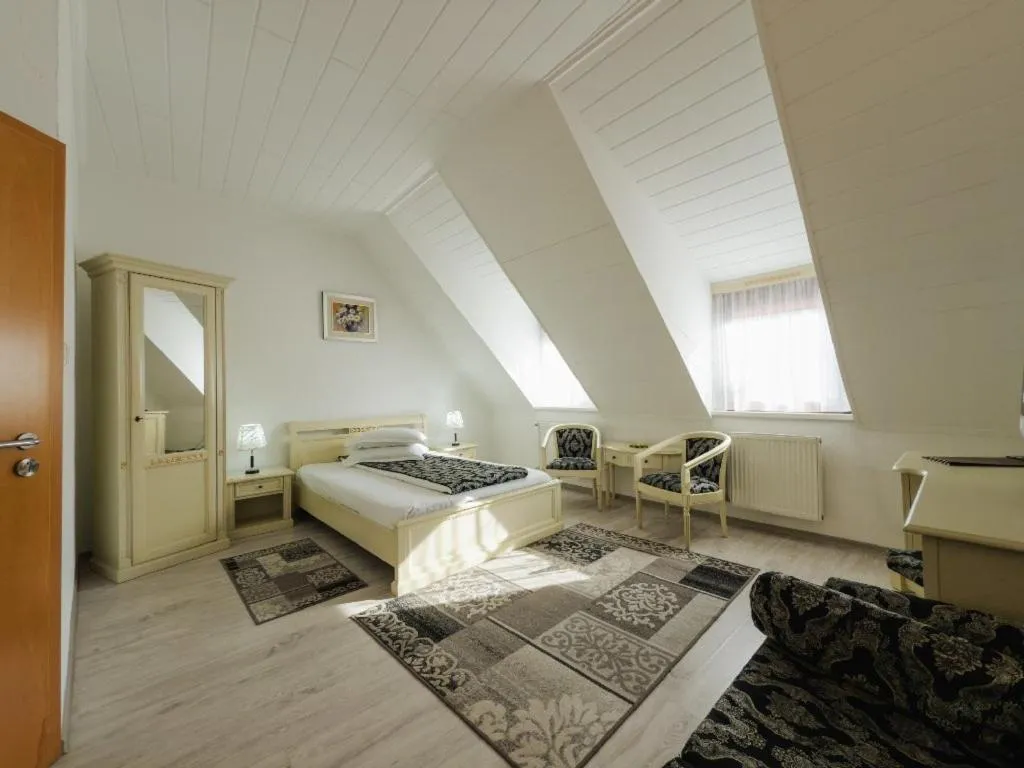 Photo of the whole room, Bed in Hotel Claudiu