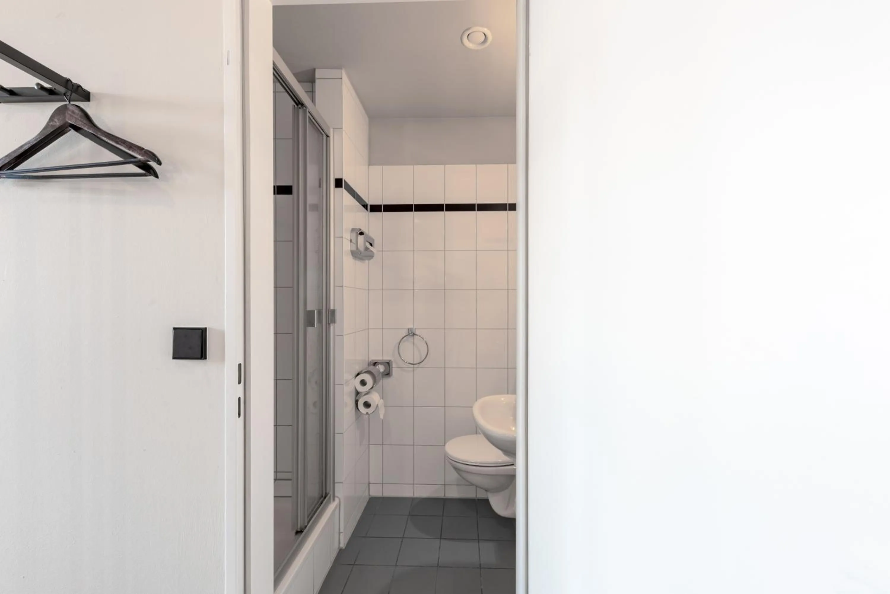 Bathroom in a&o Hamburg City