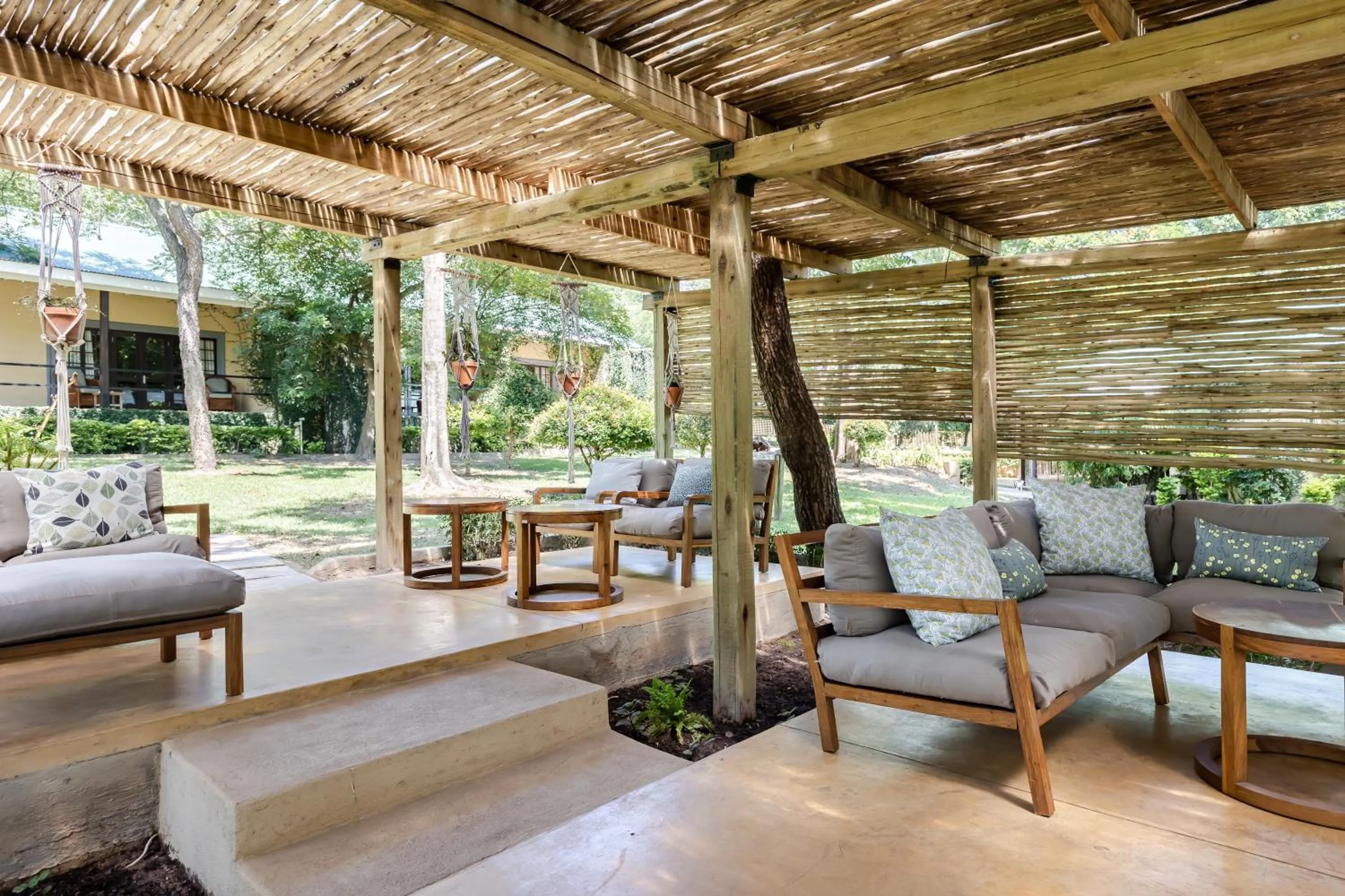 Lounge or bar in Perry's Bridge Hollow Boutique Hotel