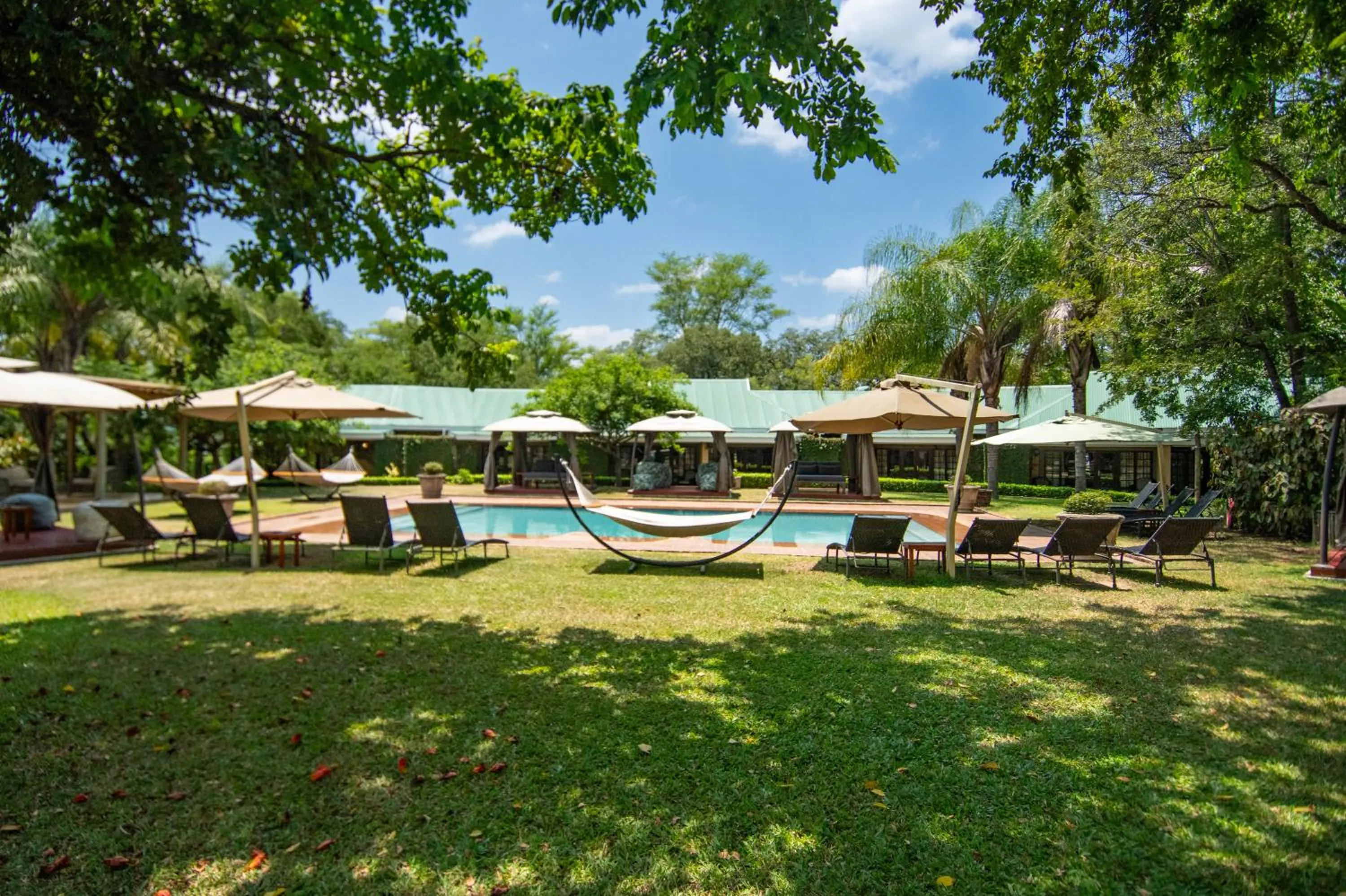 Swimming pool in Perry's Bridge Hollow Boutique Hotel