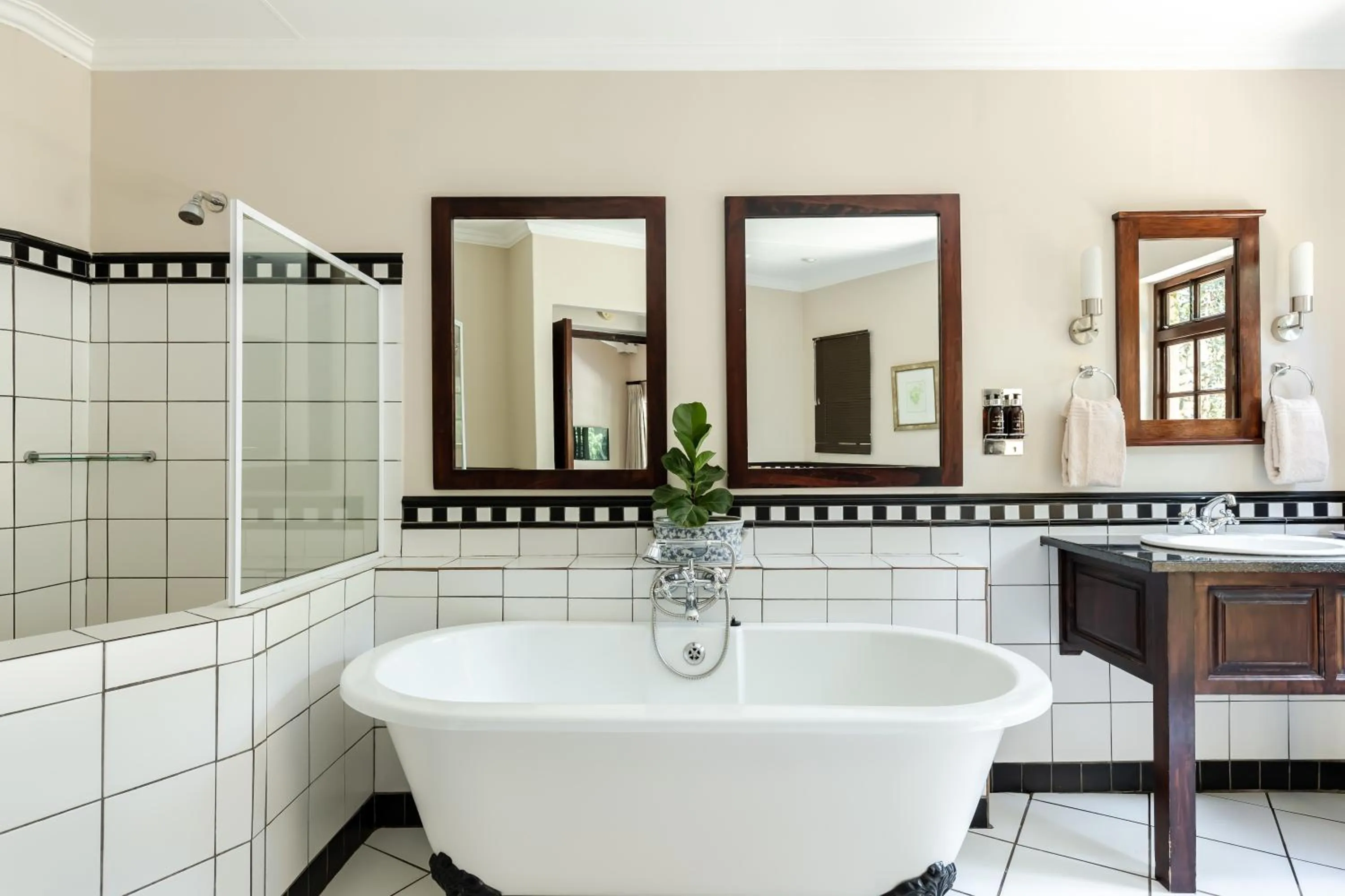 Shower in Perry's Bridge Hollow Boutique Hotel