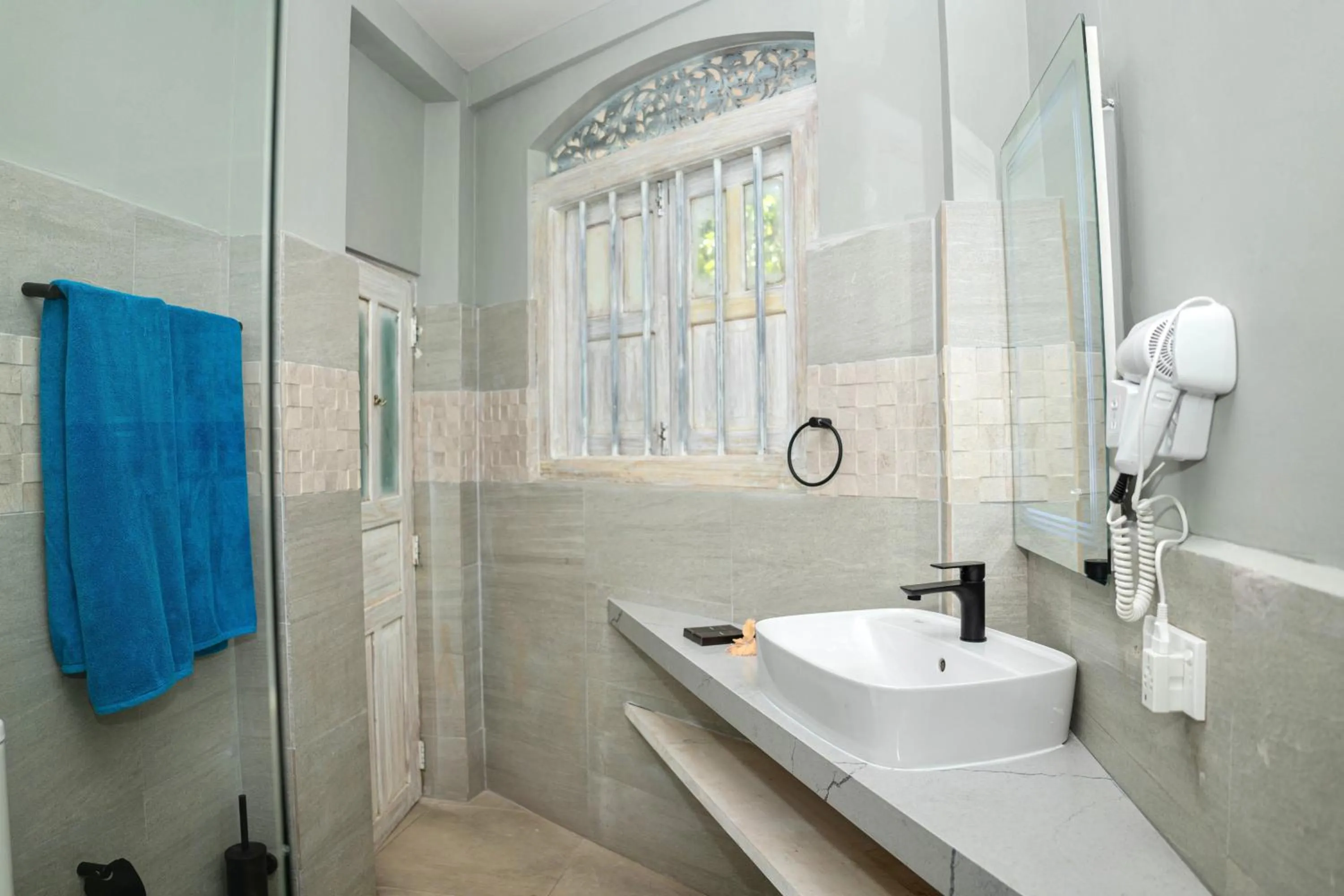 Bathroom in Thaproban Beach House