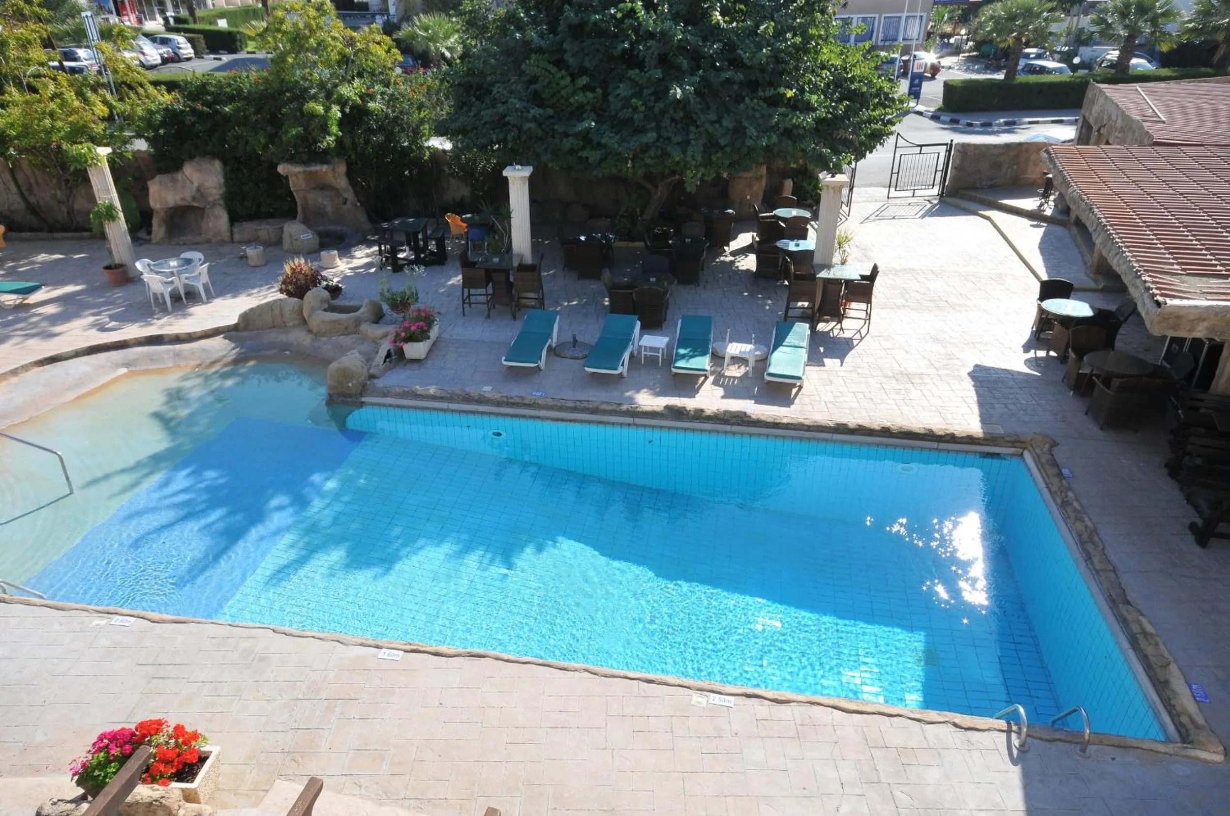 Swimming pool in King's Hotel