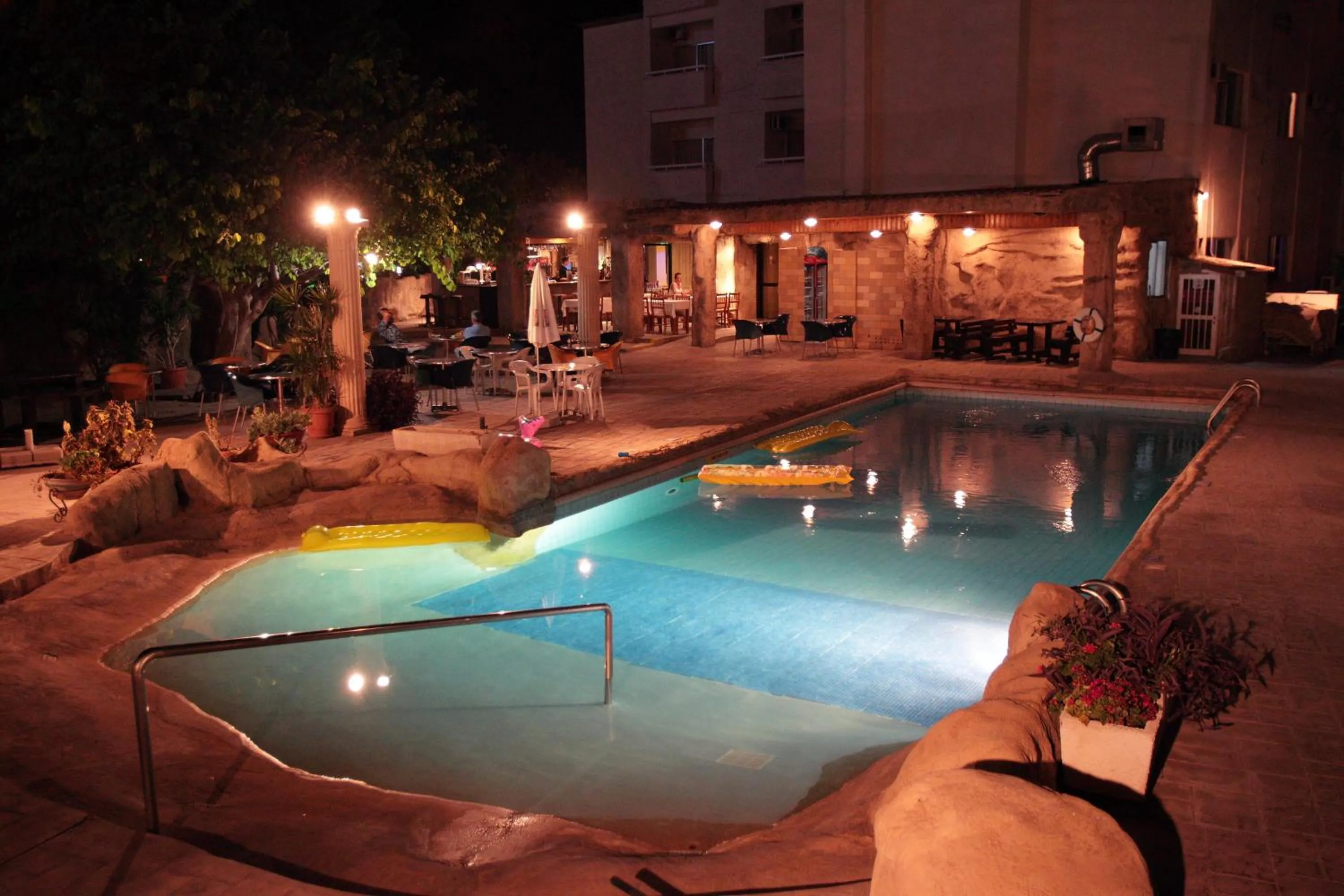 Swimming pool in King's Hotel