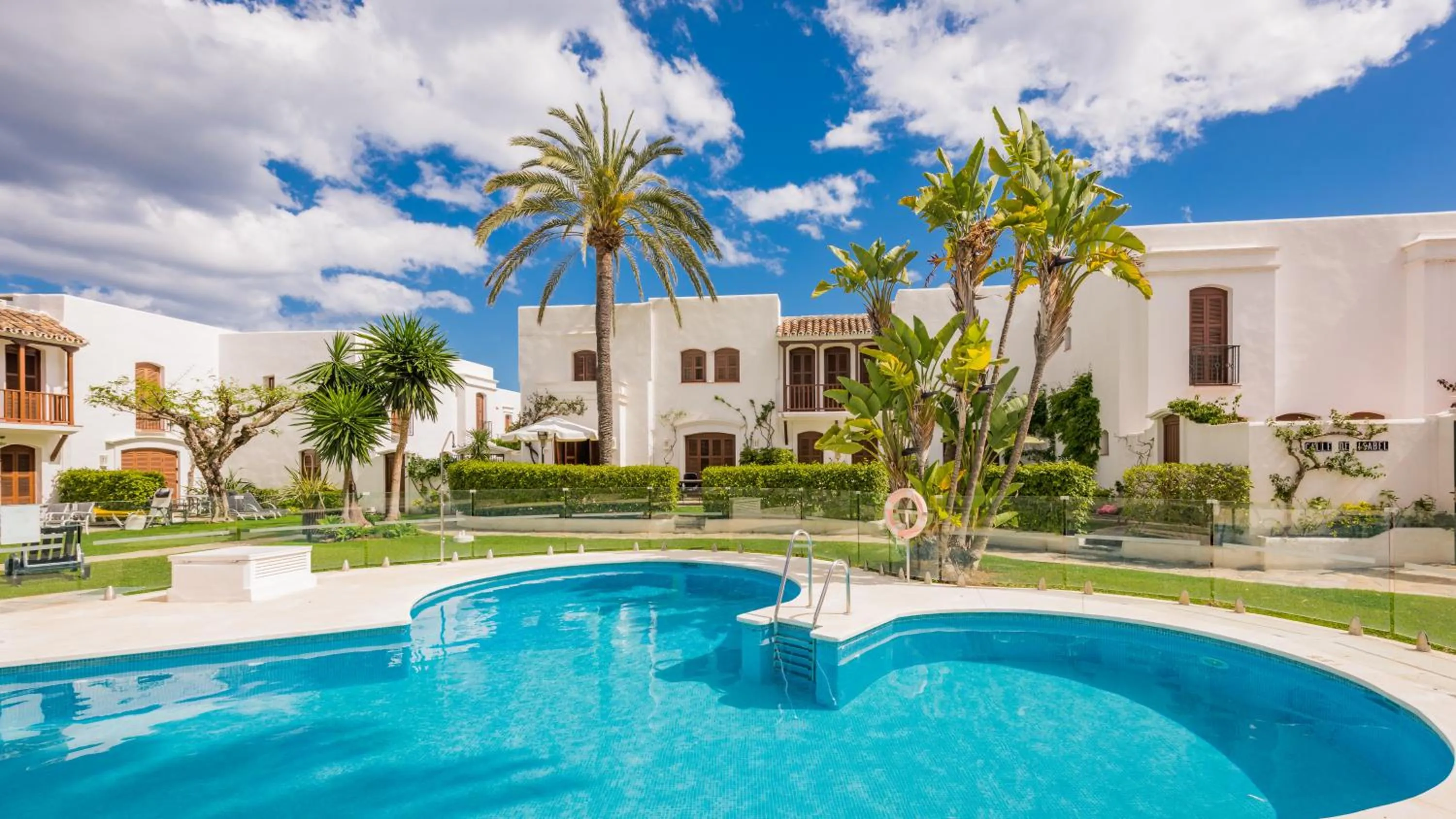 Swimming pool in Macdonald Villacana Resort
