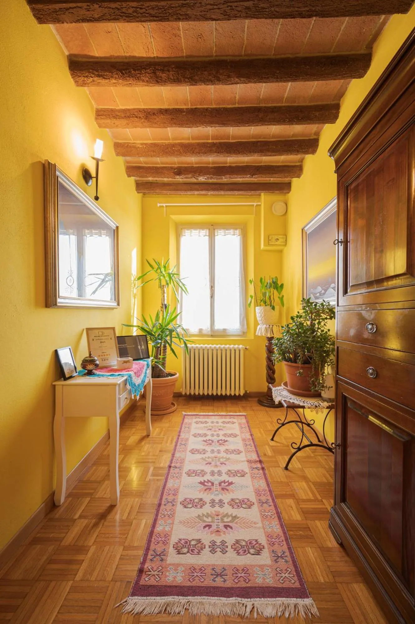 Communal lounge/ TV room in La Fossetta B&B