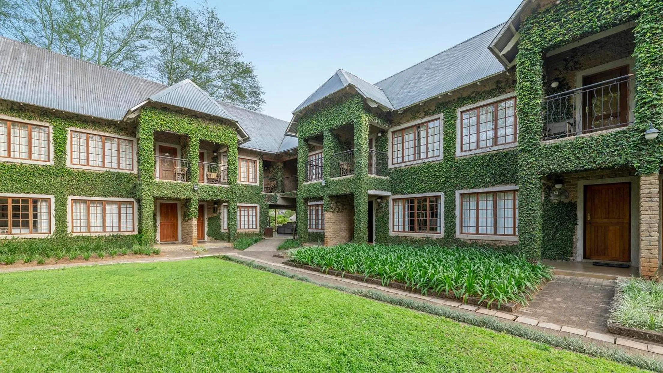Inner courtyard view in Hippo Hollow Country Estate