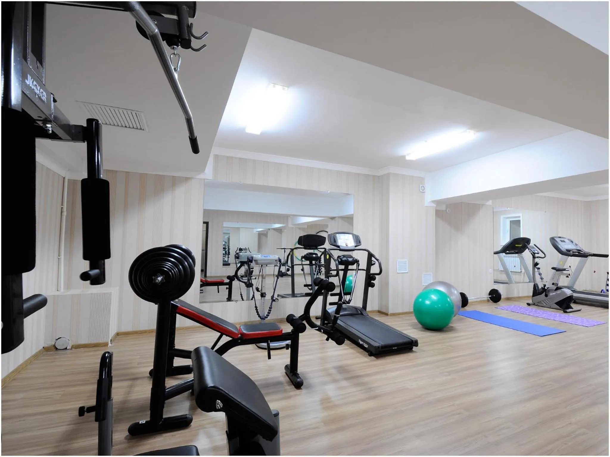 Fitness centre/facilities in Golden Valley Hotel