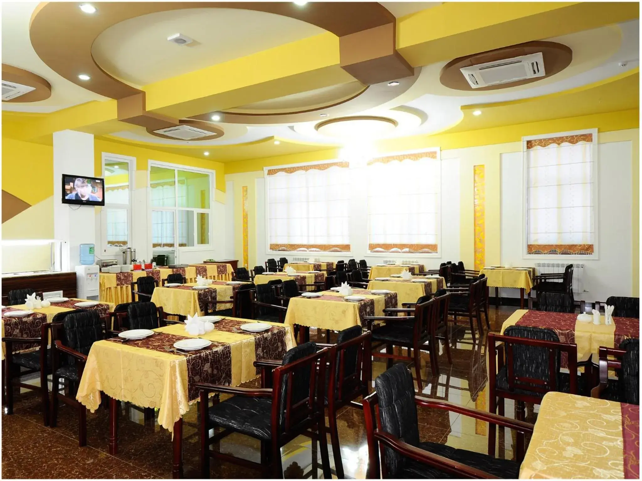 Restaurant/places to eat in Golden Valley Hotel Restaurant/places to eat in Golden Valley Hotel