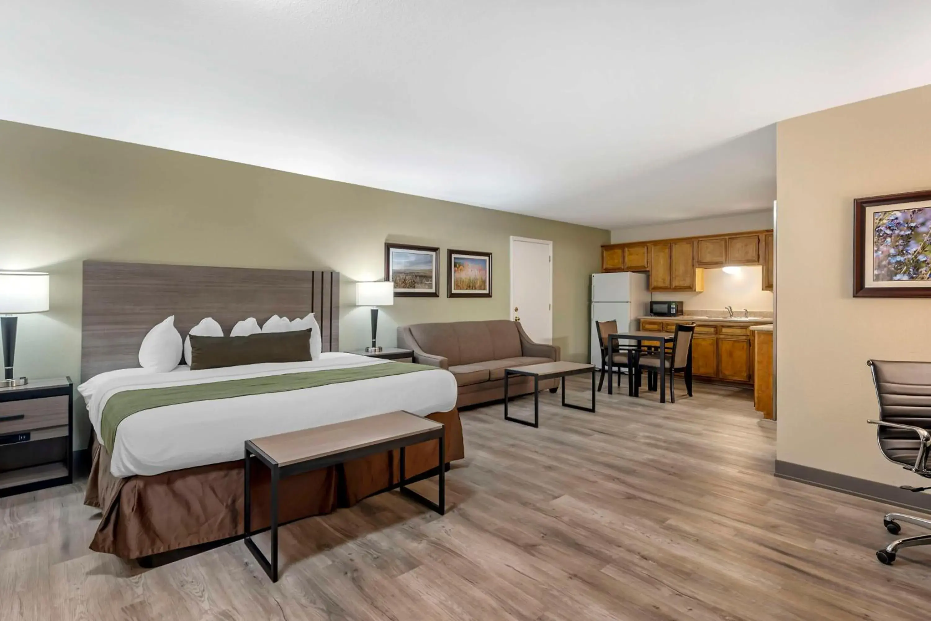 Photo of the whole room, Bed in Best Western Inn of Brenham Photo of the whole room, Bed in Best Western Inn of Brenham