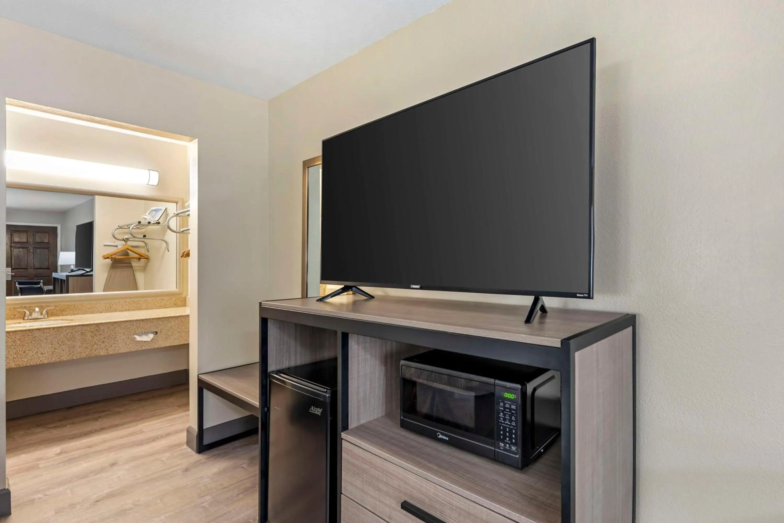 Bedroom in Best Western Inn of Brenham