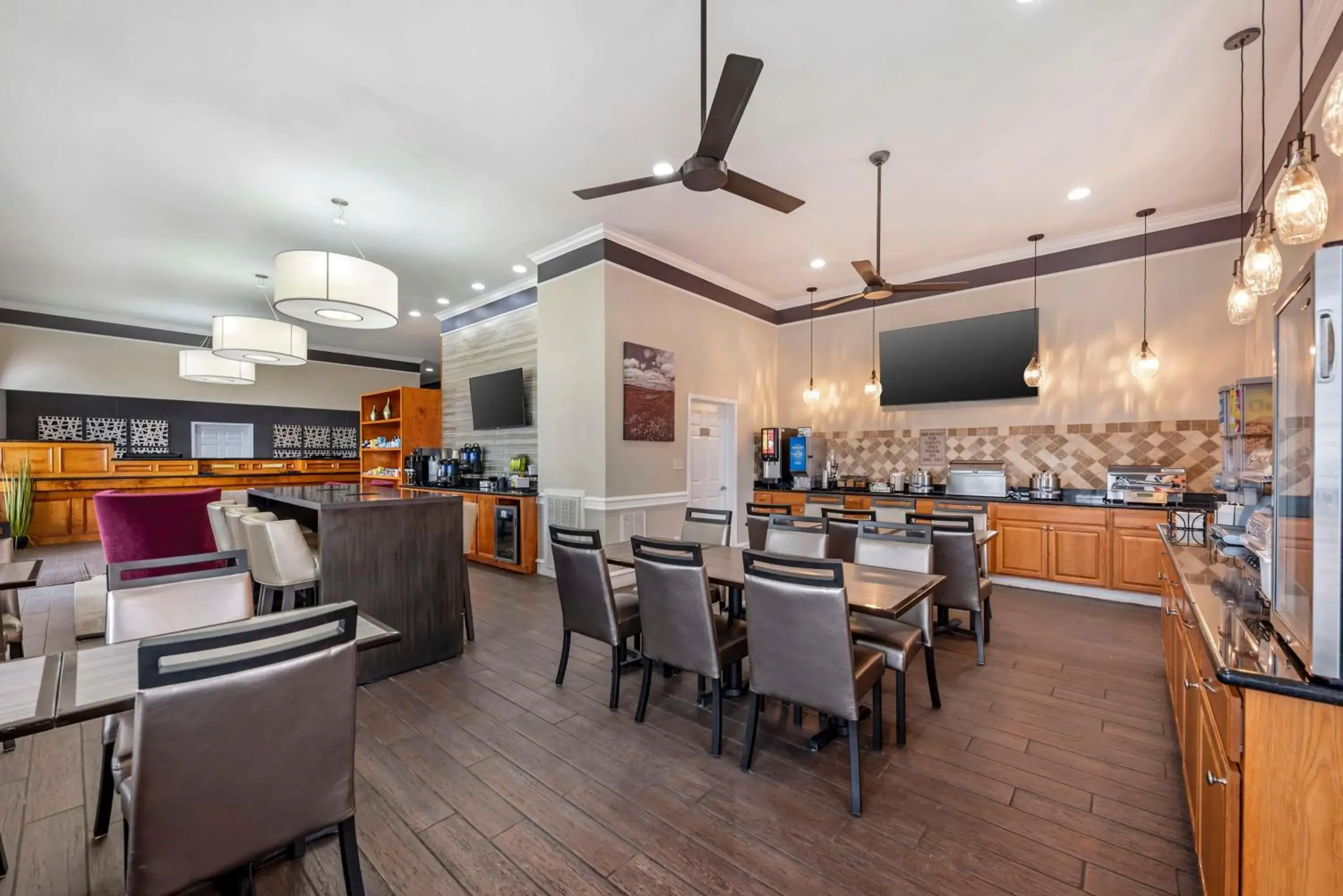 Breakfast in Best Western Inn of Brenham Breakfast in Best Western Inn of Brenham