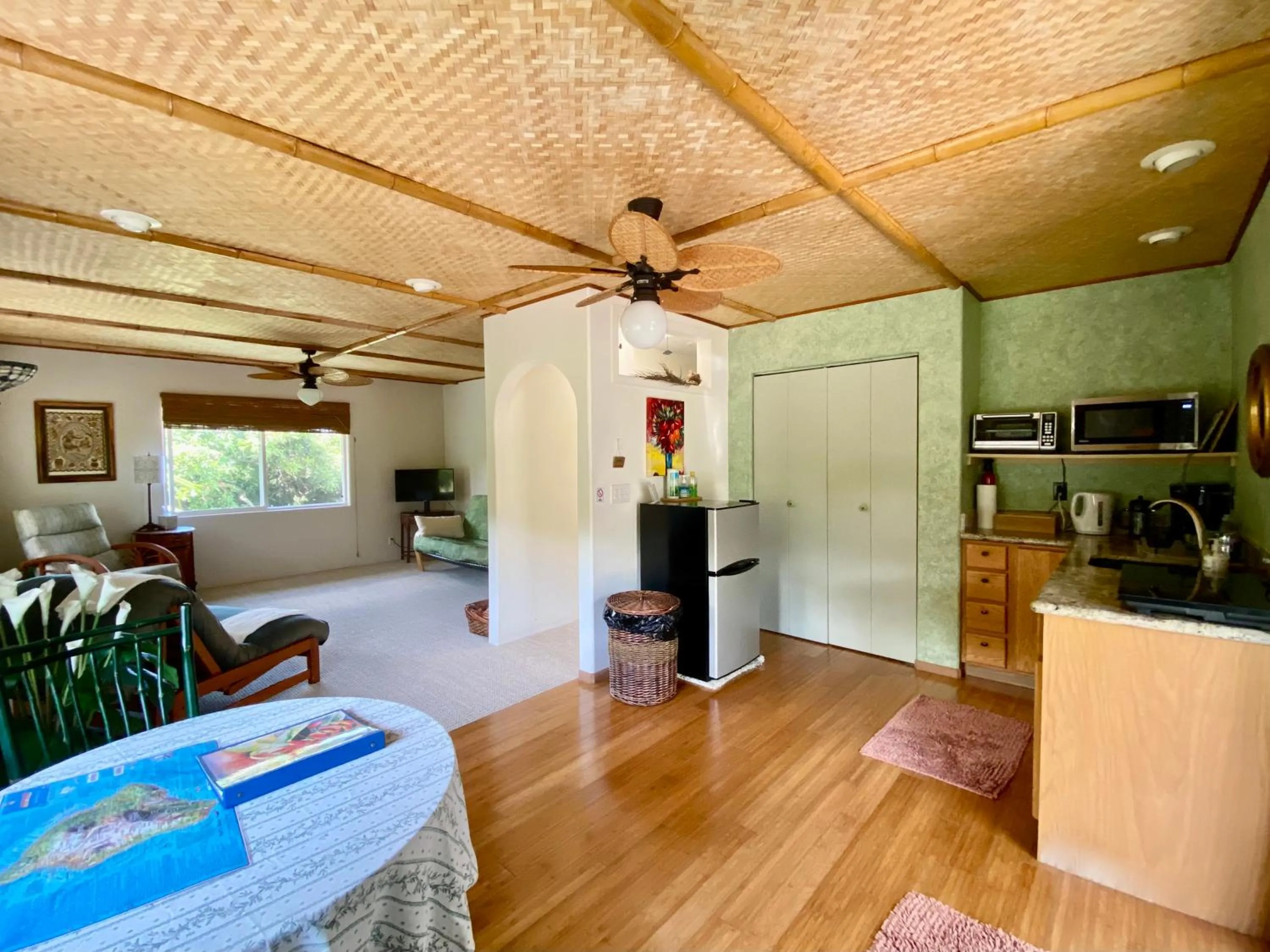 Kitchen or kitchenette in The Great Kona Escape