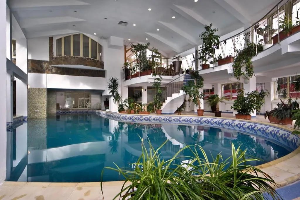 Swimming pool in Snezhanka Apartments TMF