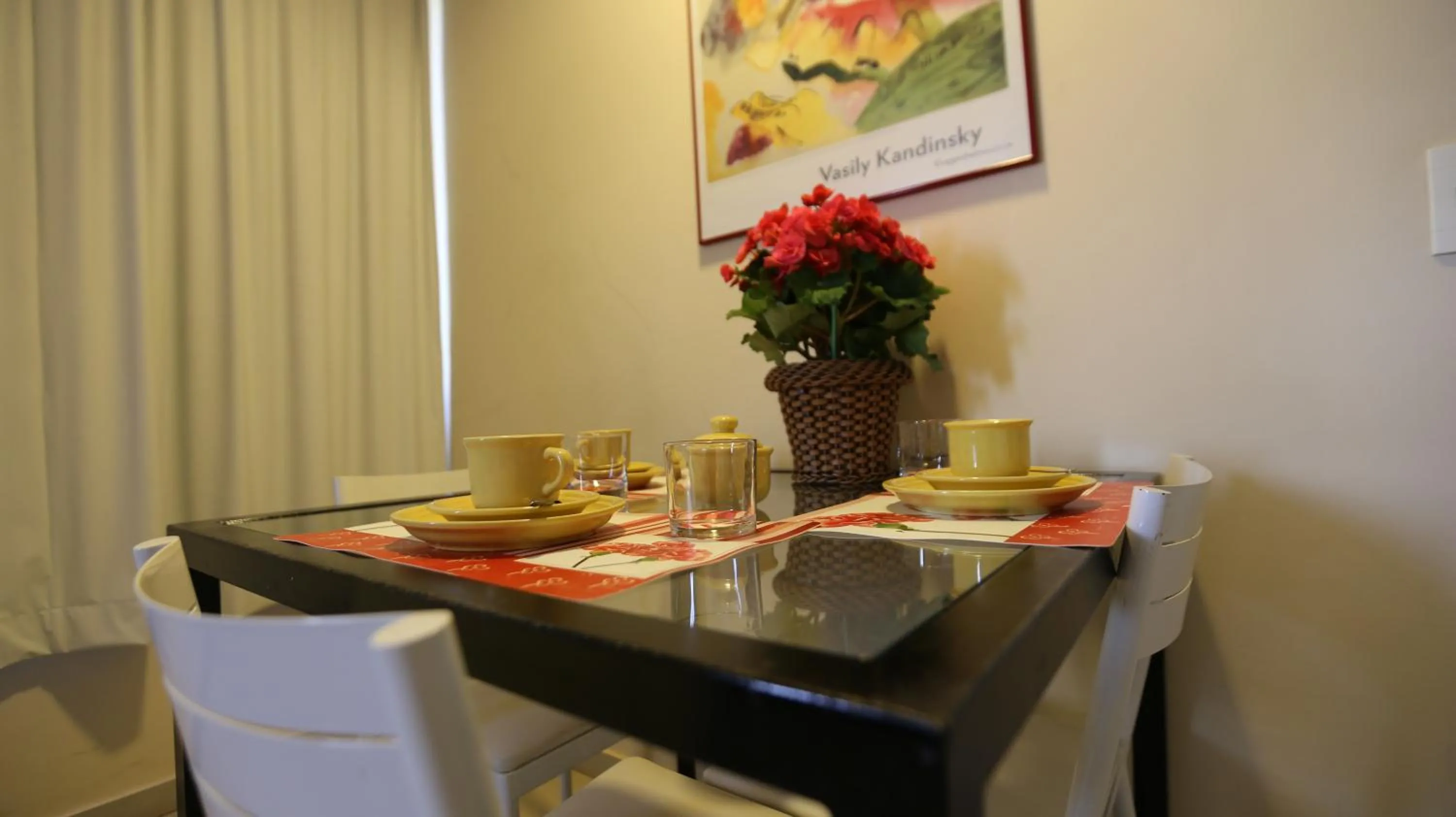 Dining area in Mansoori Apart II