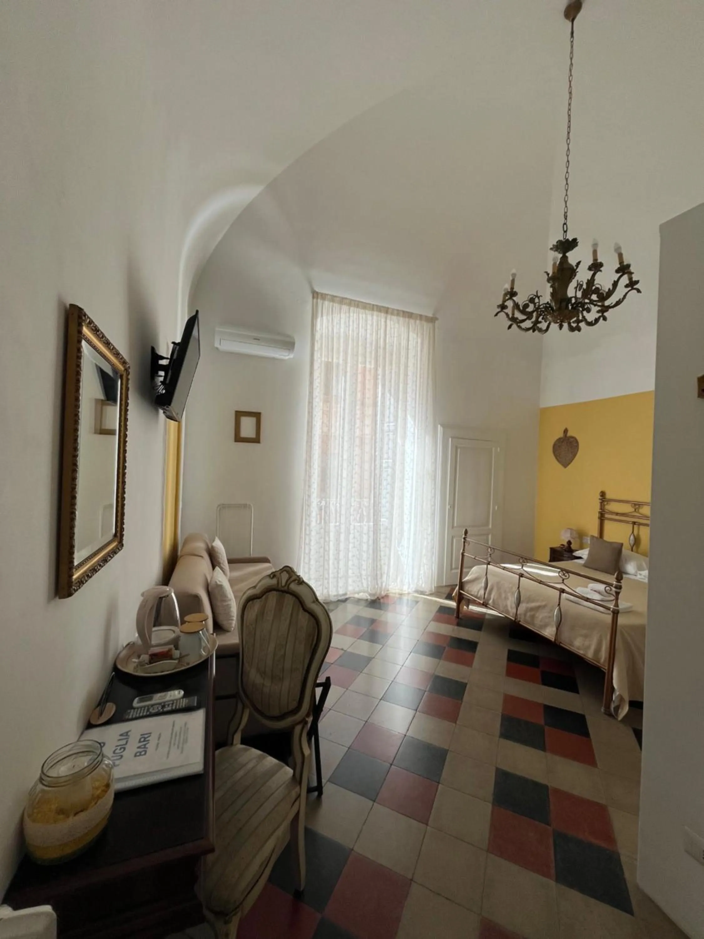 Photo of the whole room, Bed in B&B Chimera Bari