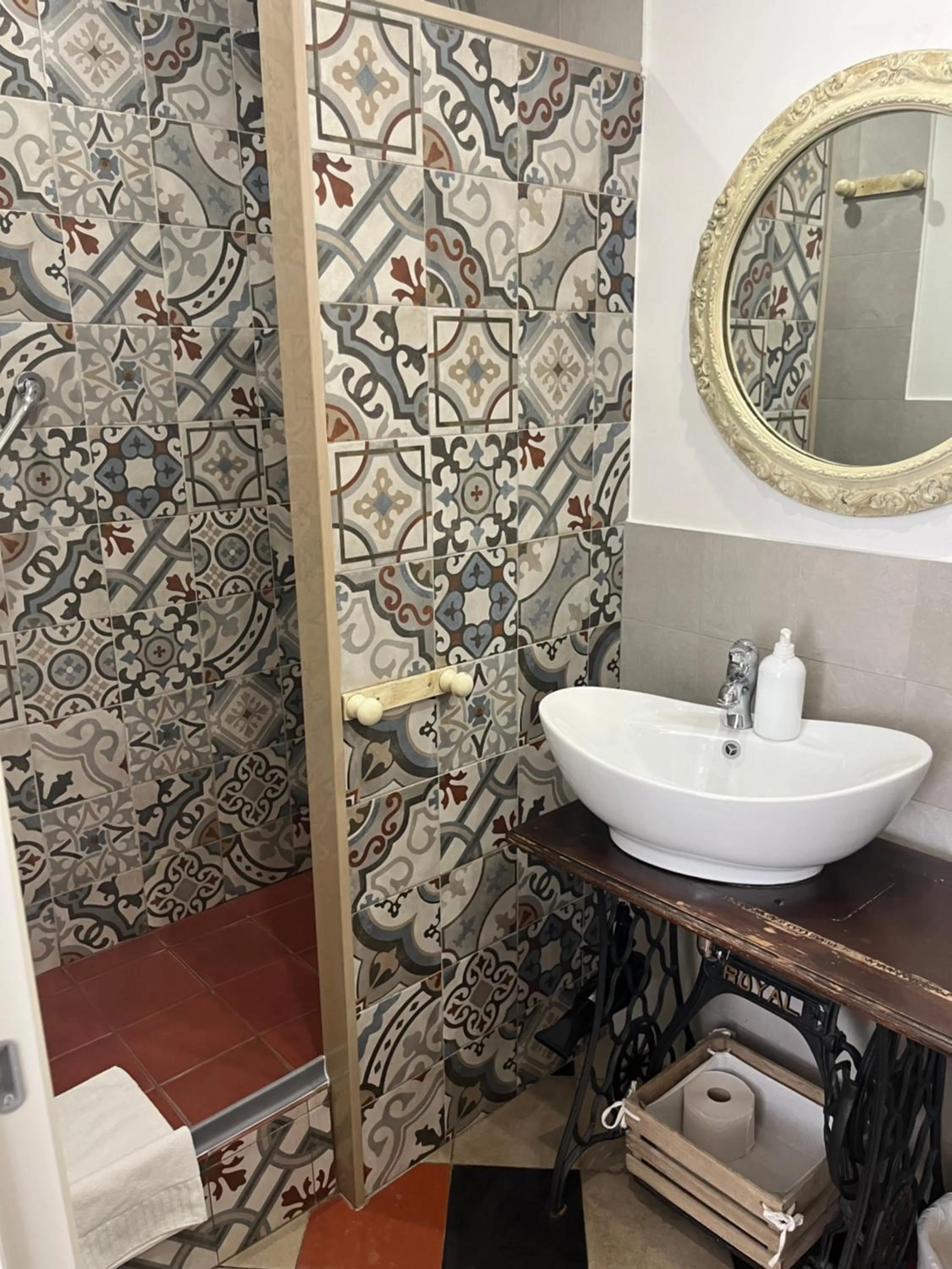 Shower in B&B Chimera Bari