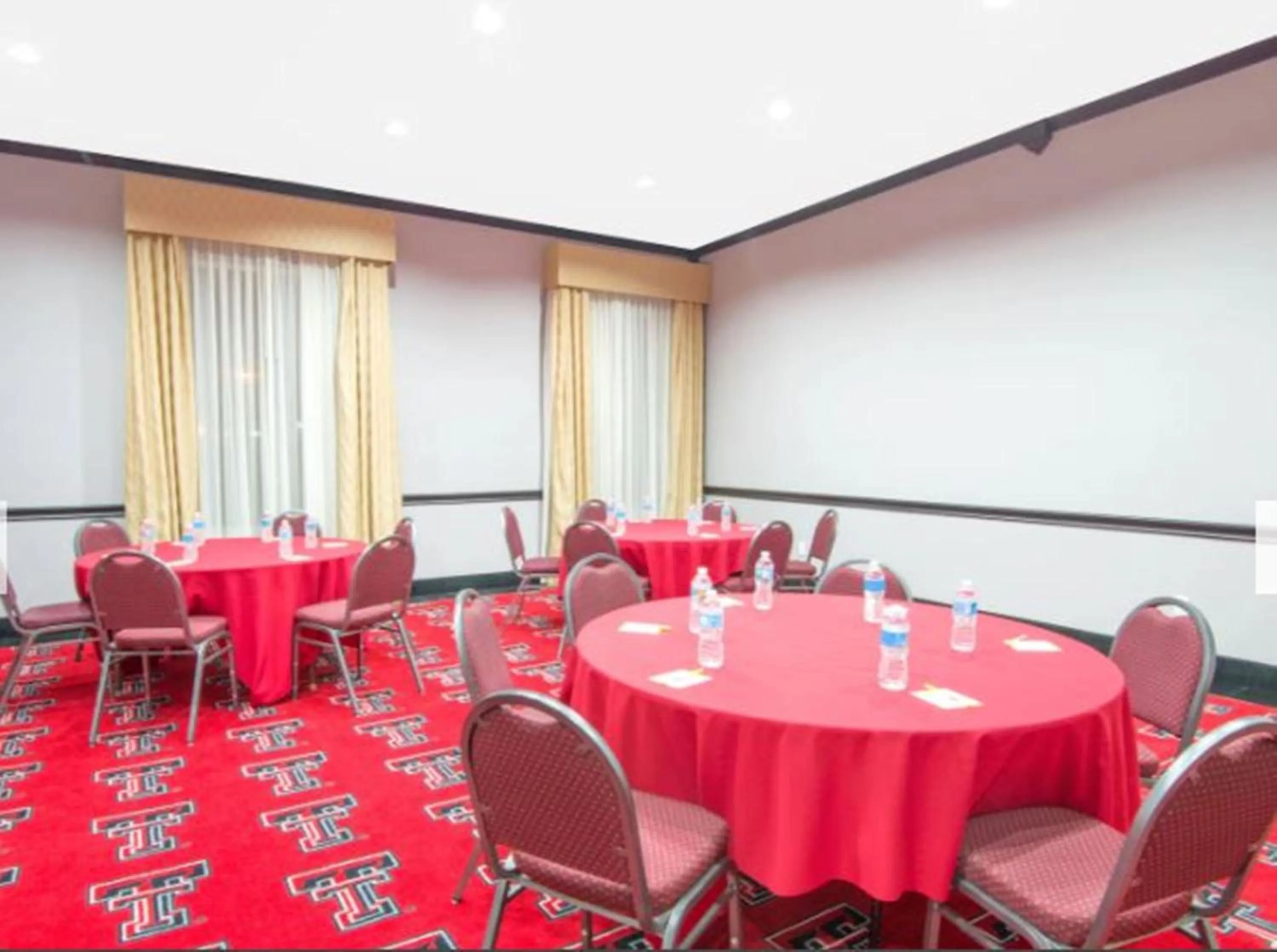 Meeting/conference room in Days Inn by Wyndham Lubbock South